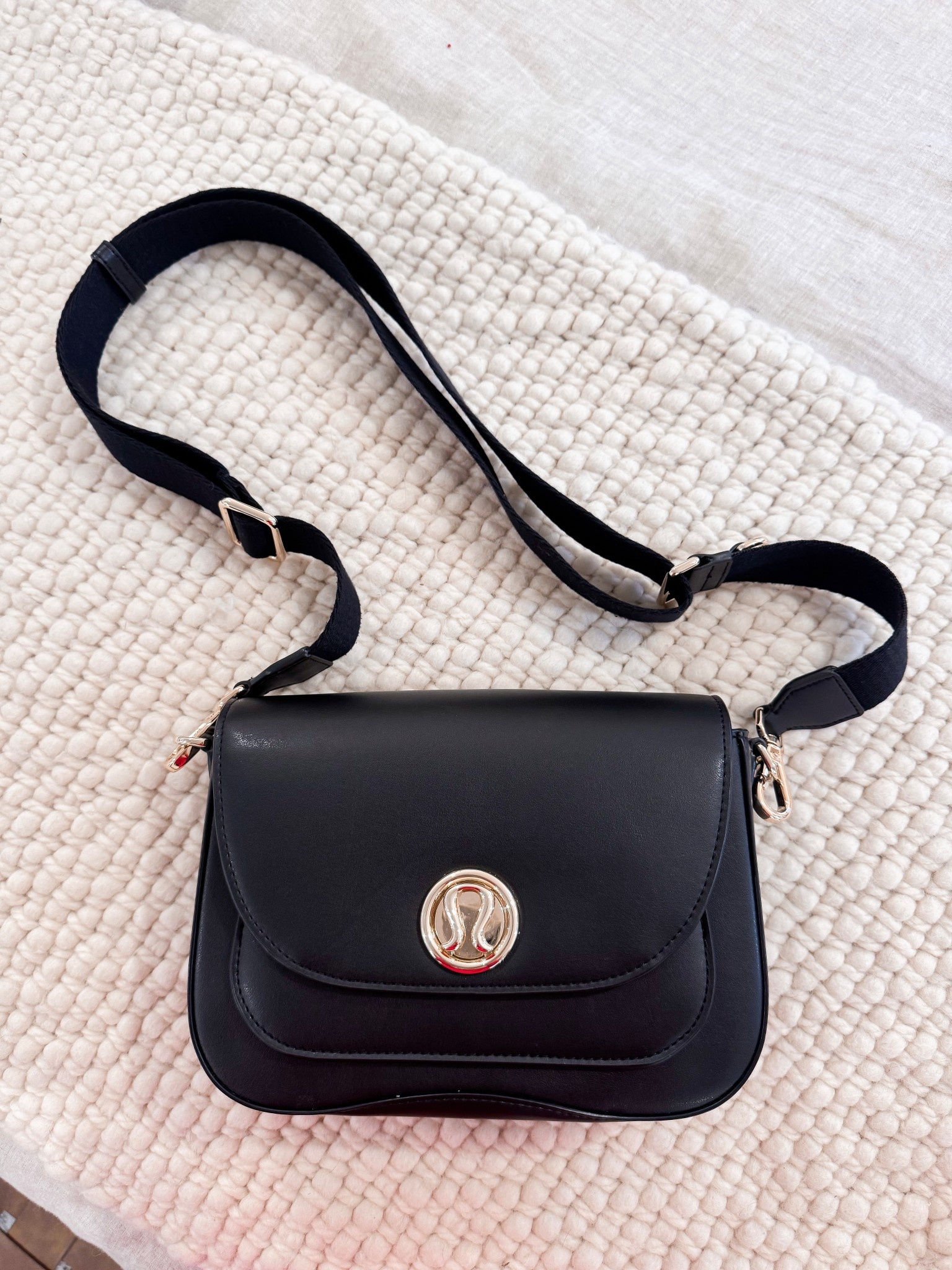 Elevated crossbody! 

#LTKFindsUnder100 #LTKOver40 #LTKmomlife