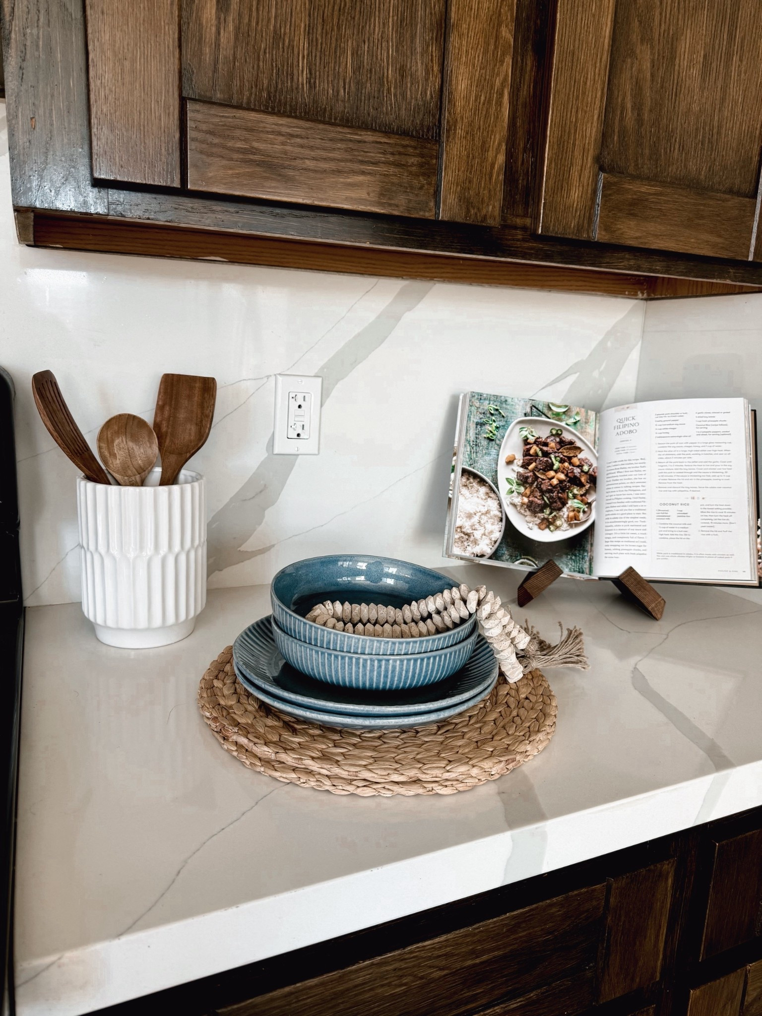 Simple kitchen styling that makes a space feel finished 🤍
This is one of my go-to staging moments — layered bowls, natural texture, and everyday pieces that feel intentional without clutter.

✨ Neutral bowls you’ll actually use
✨ Woven placemat for warmth
✨ Cookbooks + wood accents to soften stone counters

These are the kinds of details that make a kitchen feel lived-in but elevated — and they work in any home.
I’ve linked similar pieces so you can recreate this look with just a few swaps ✨
Tap to shop the details below ⬇️


#LTKHome #LTKdayinmylife