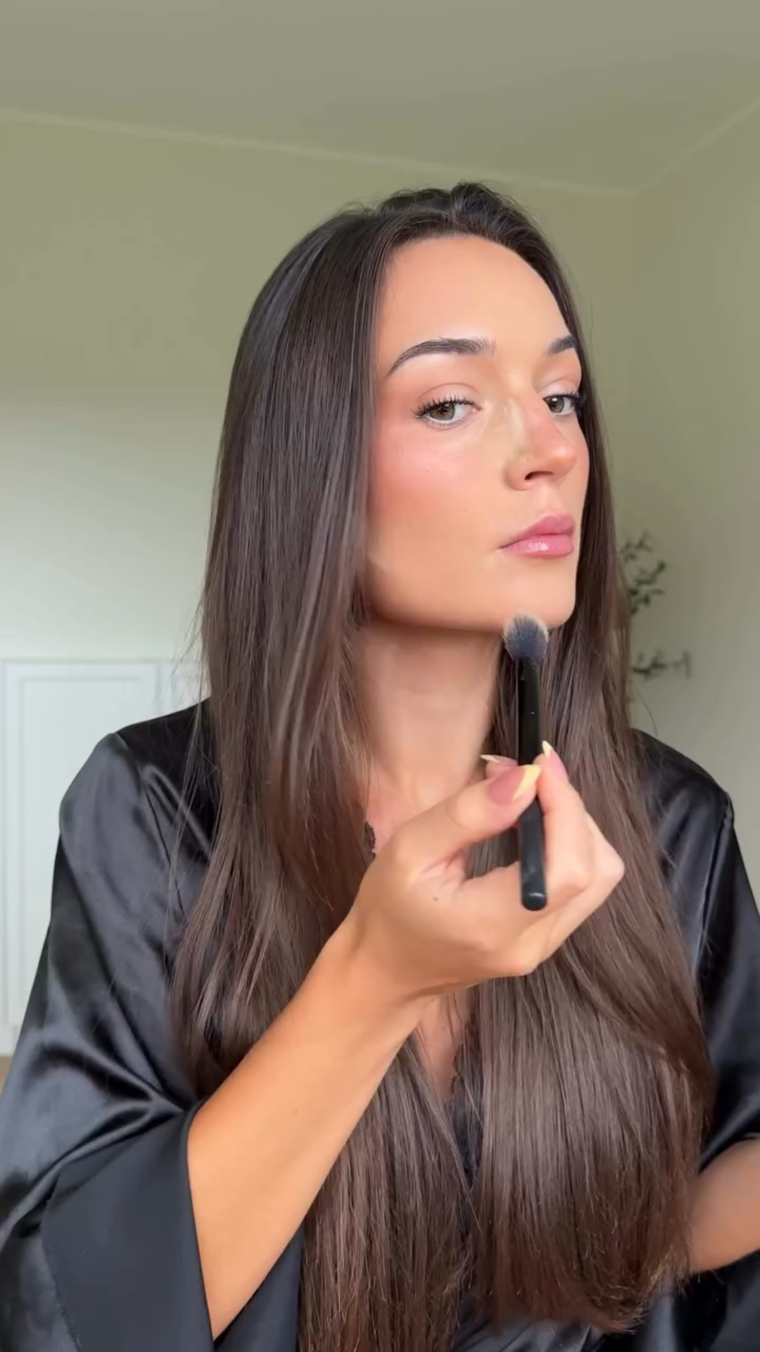 After this I need a new powder and to vacuum the entire room 🥲 anything for the transition ✨

•

•

makeupreel viraltransition beautyvibes grwmchaos setting powder glowupreel makeuptrends aestheticmakeup trendingmakeup cleanmakeuplook flawlessfinish powdermoment getreadywithme makeupgirlies viralbeauty glowuplook