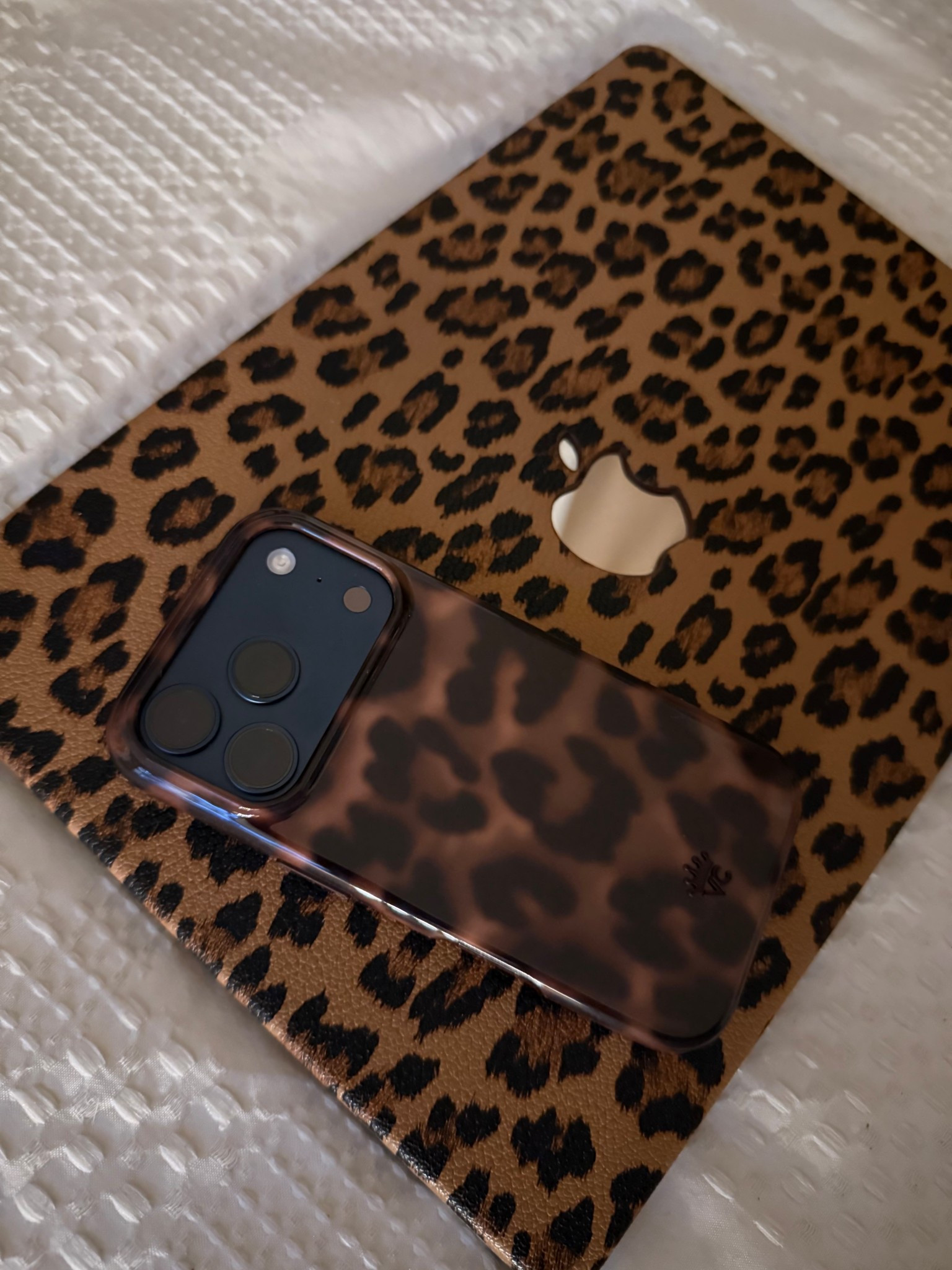 perfect match 🤎🐆🙈 #cheetah #iphone17 #iphone17case #iphonecase #sale #velvetc #trending #buyit 

#LTKvlog #LTKHome #LTKdayinmylife