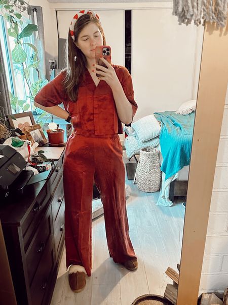 Size up! These are a small but I need a medium. Use discount code LAURENMGIFT20 for $20 off Lunya silk pajamas when you shop their site 

#LTKsalealert #LTKSeasonal