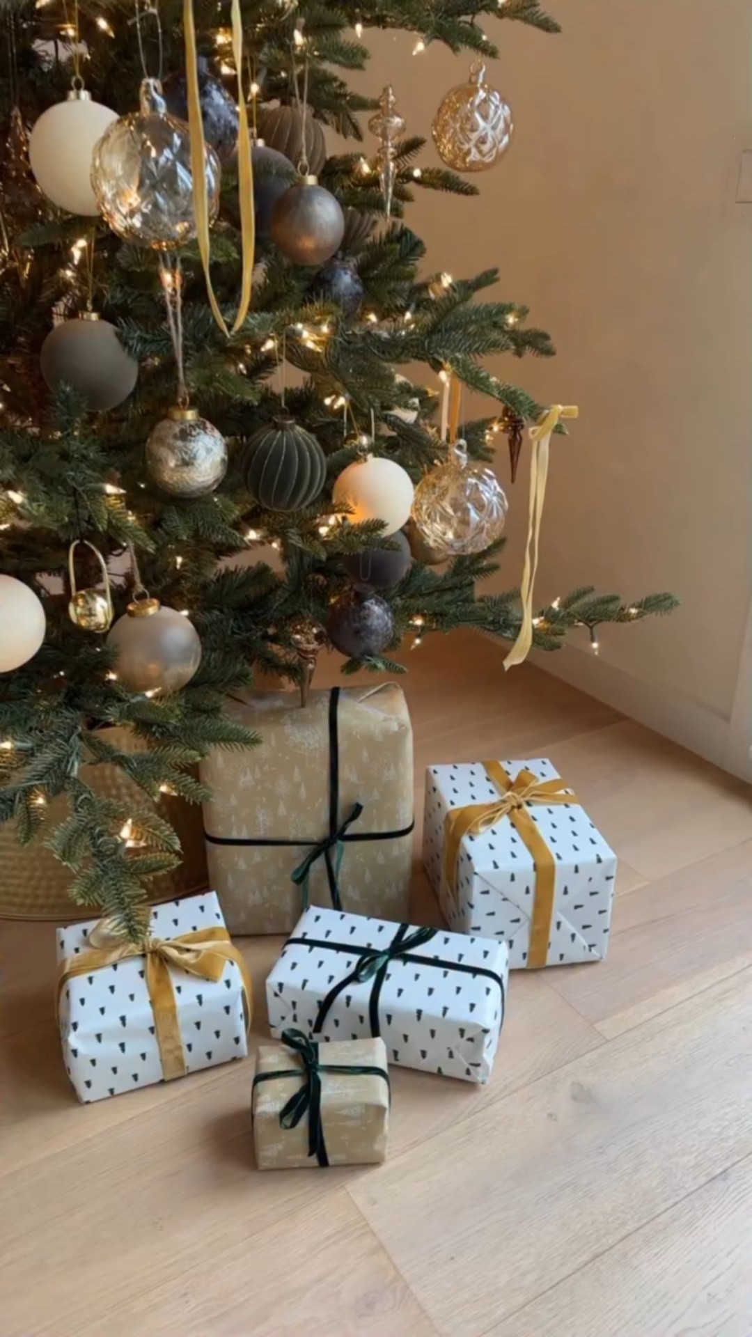 Santa baby! Slip a gift under the tree for me! 🎁✨

Shop my favorite gift wrap & bows here! @crateandbarrel

#LTKHoliday #LTKFindsUnder50