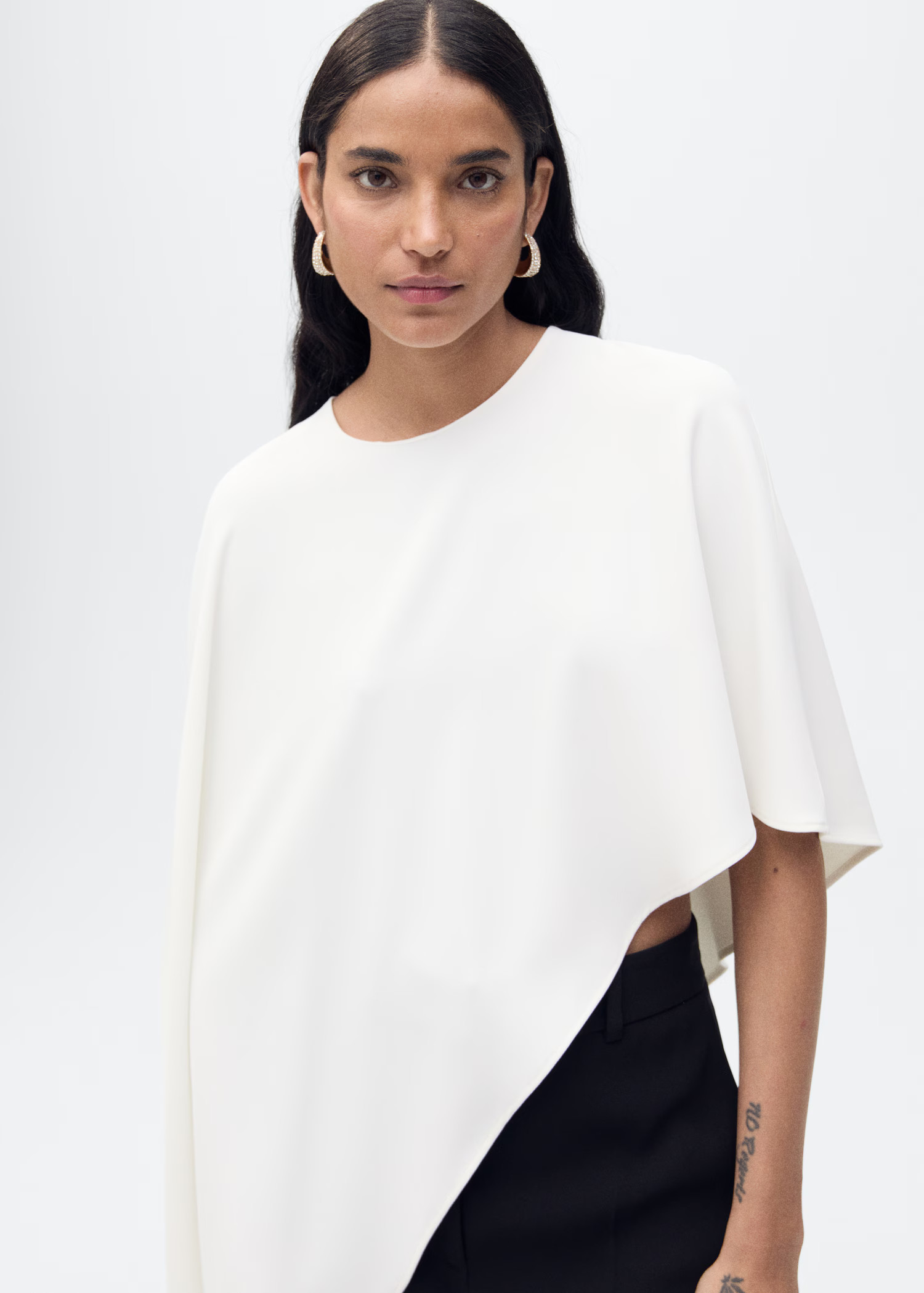Asymmetrical round-neck cape - Women | MANGO USA | Mango (US/MX/AU)