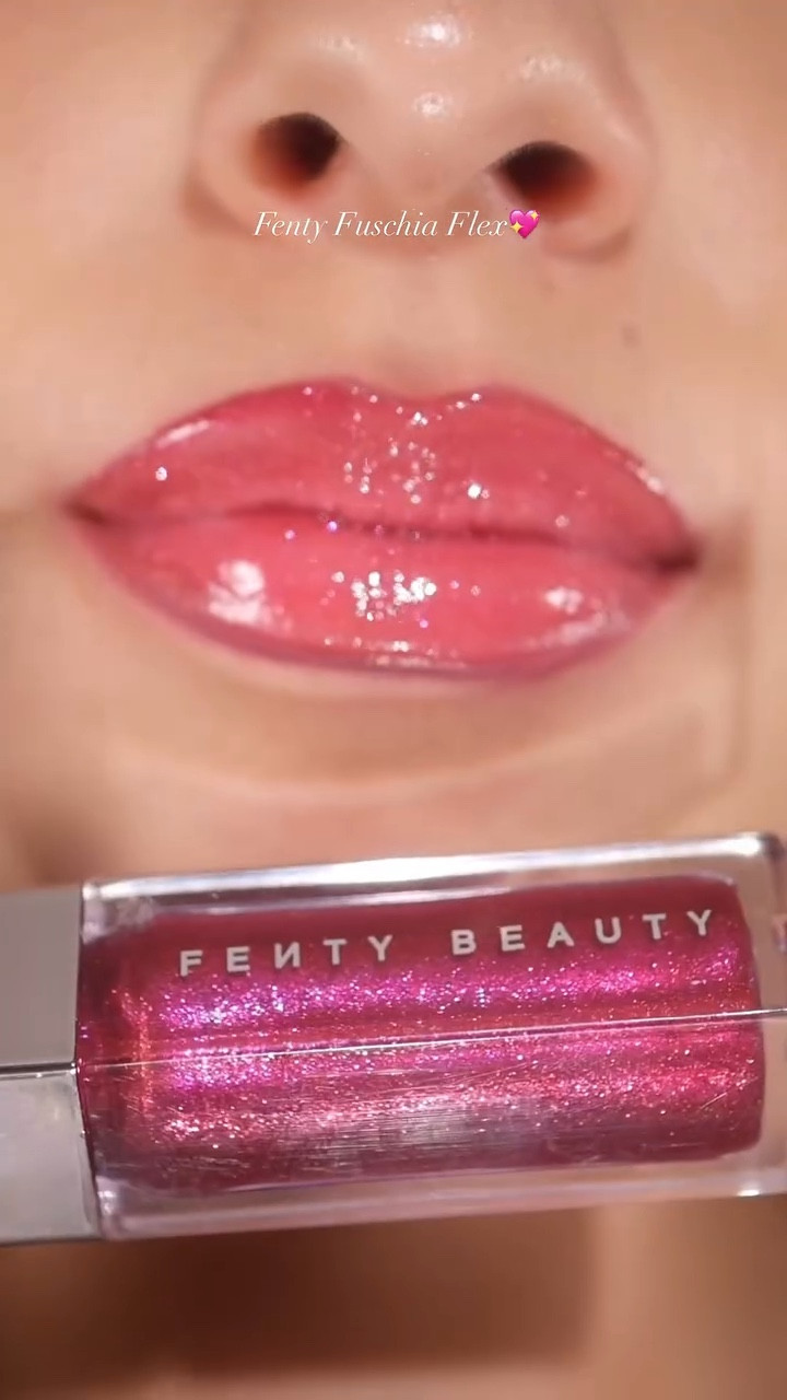 Can’t go wrong with this deep pink lip combo for the holidays 🎁✨ @hudabeauty Deep Rose + @fentybeauty Fuchsia Flex 💕 #holidaylipcombo #holidaymakeup #lipcombo