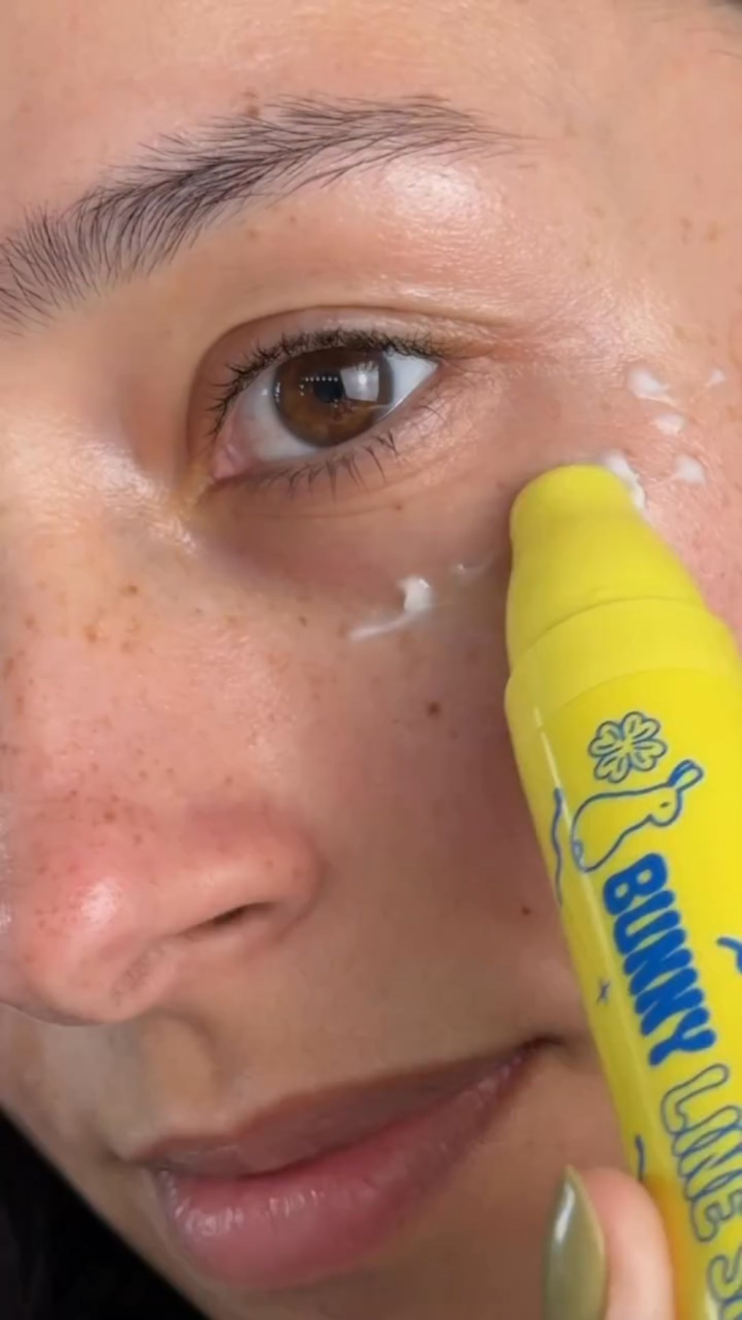 brighter, firmer and smoother-looking skin.

#kbeauty #eyecream #darkcircles #bunnylinesmoothe #ulta #chasinrabbits @chasinrabbits.global