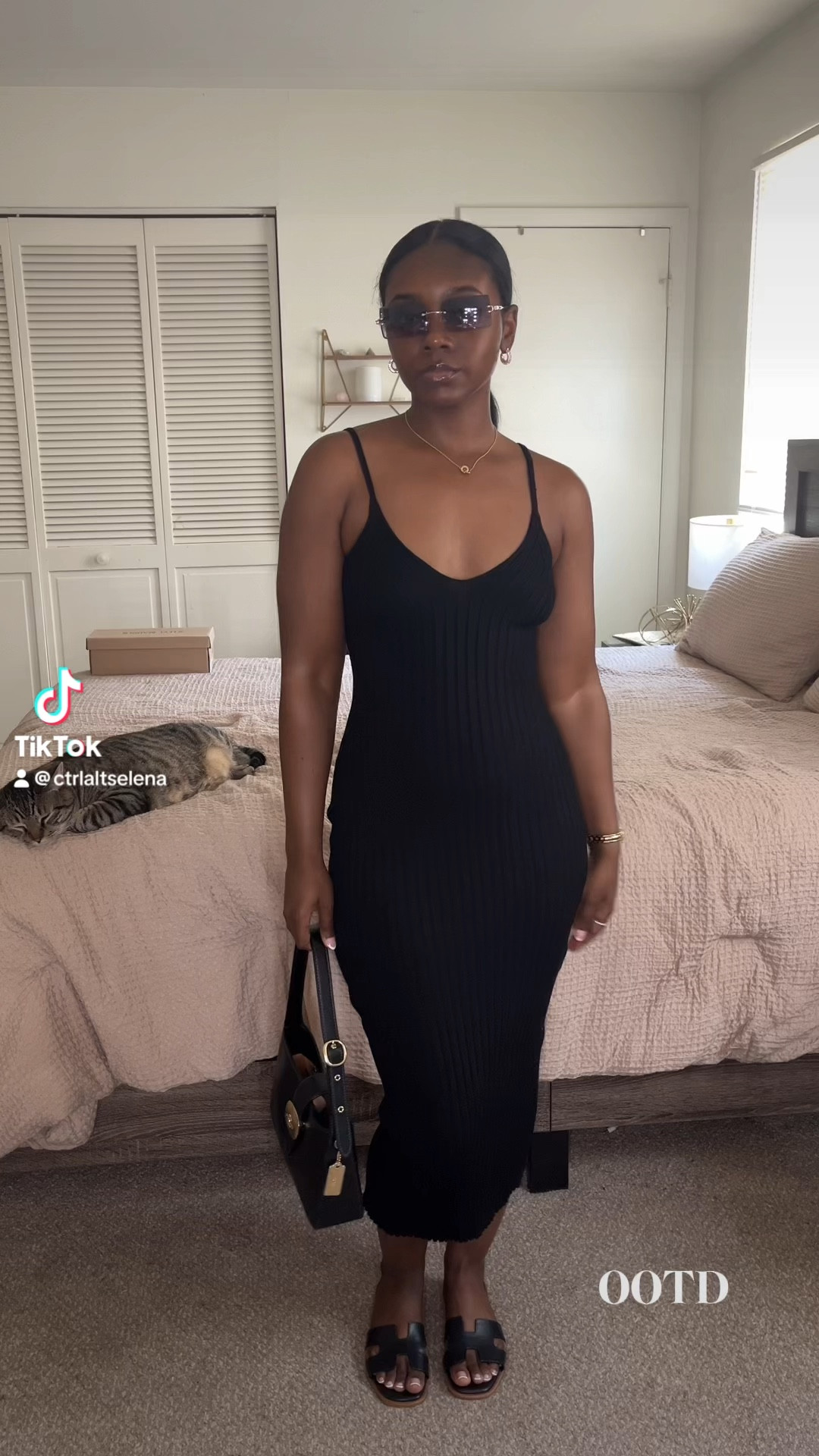 Little black dresses > 

Wearing a size Small