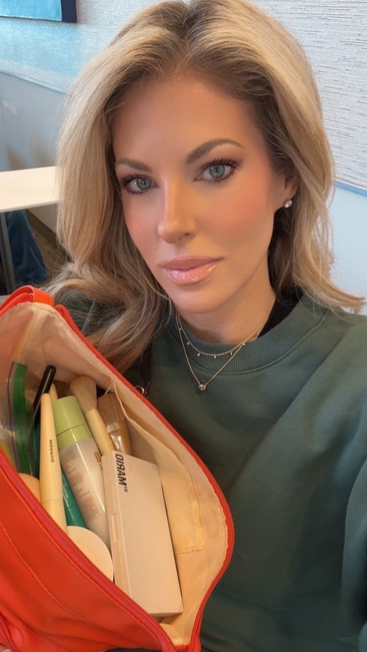 What’s in my makeup bag this Colorado trip 🤍
A little skylounge refresh before landing because polished doesn’t have to mean overdone. Just a few strategic staples to even, brighten, and look put-together without screaming full glam.

Think:
• skin-like coverage
• a touch of warmth
• hydrated lips
• soft definition that photographs beautifully in mountain light

These are the exact products I always travel with—easy to apply anywhere, zero mirror stress, and they work. Colorado-ready, but make it effortless.

✨ Shop every makeup bag essential linked here
✨ Save this for your next travel day
✨ Comment if you want my full “airport to dinner” routine

#LTKbeauty #LTKtravel #whatsinmymakeupbag #travelmakeup #cleanmakeup #over30beauty #effortlessglam #airportbeauty #skyloungestyle #makeupfavorites

#LTKBeauty #LTKdayinmylife #LTKgrwm