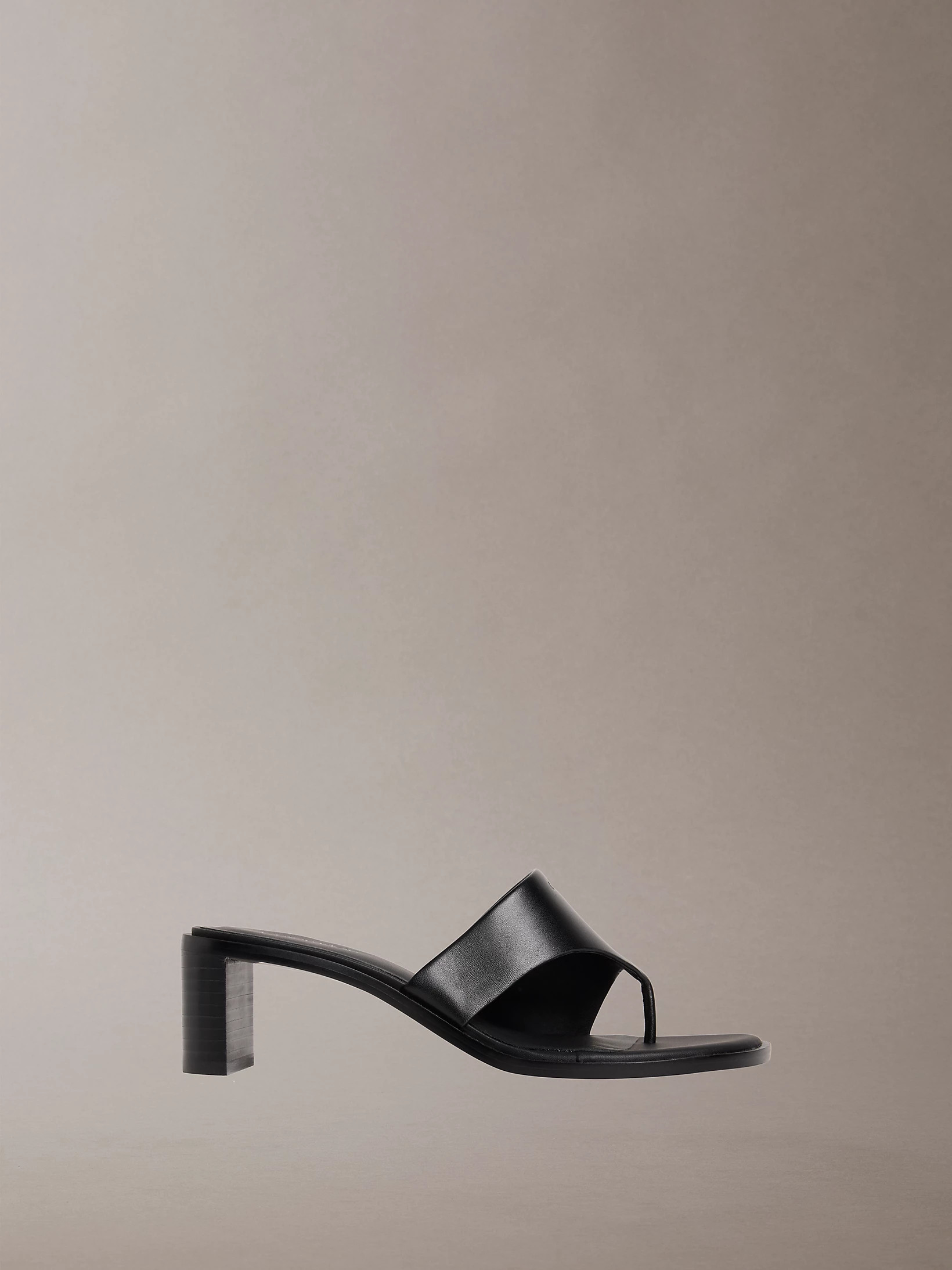 Marghe - Zehentrenner-Sandalen mit Absatz Calvin Klein® | HW0HW030170GJ | Calvin Klein DE