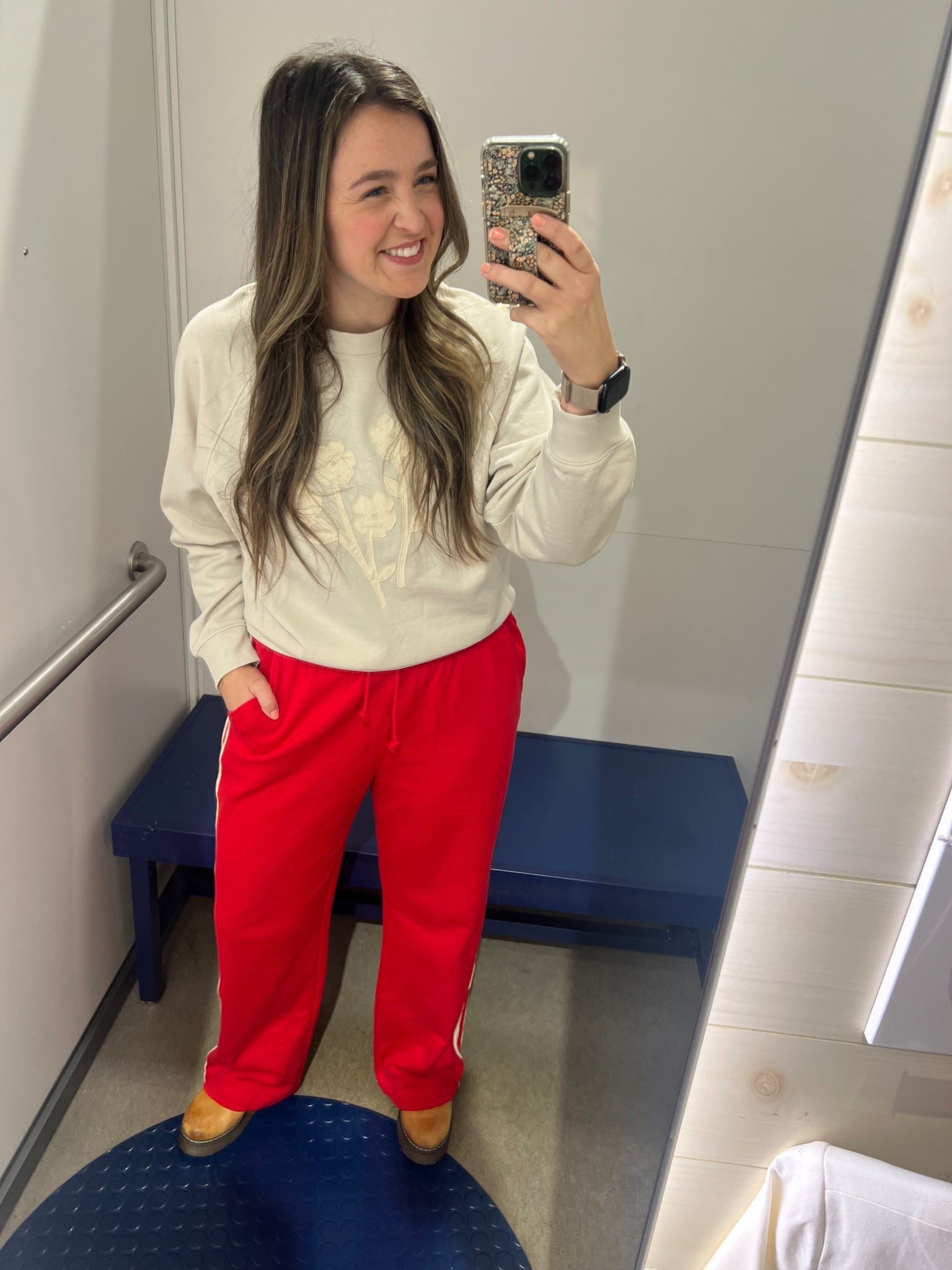 Floral neutral sweatshirt🤍
Active wear

#LTKActive #LTKmomlife