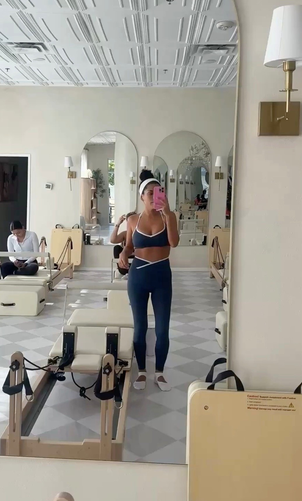 Simple set, but it just does everything… fit, feel, all of it 🖤

#pilatesstyle #activewearlook #minimalstyle

#LTKselfcare #LTKdayinmylife #LTKootd