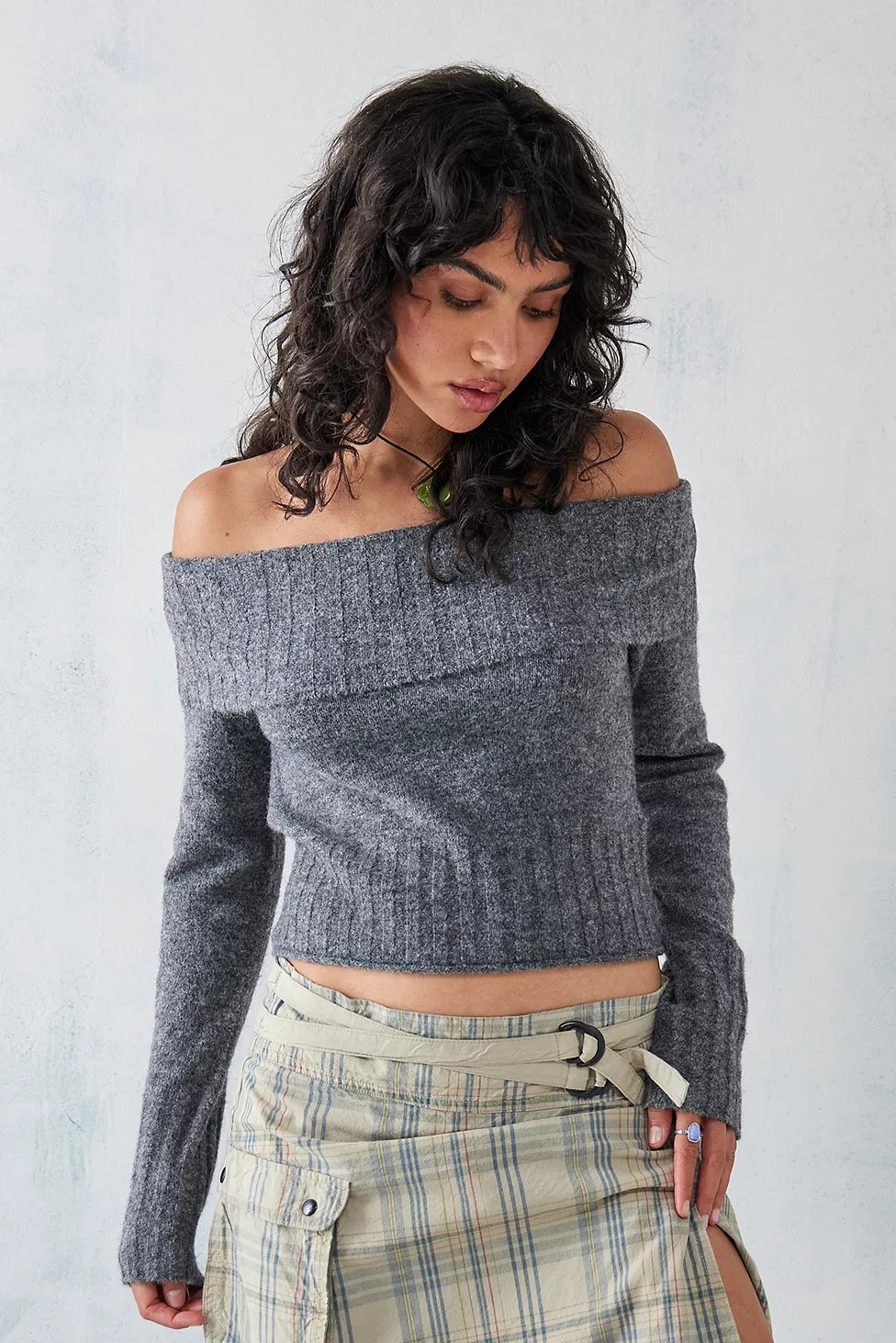 UO – Schulterfreier Strickpullover | Urban Outfitters (EU)