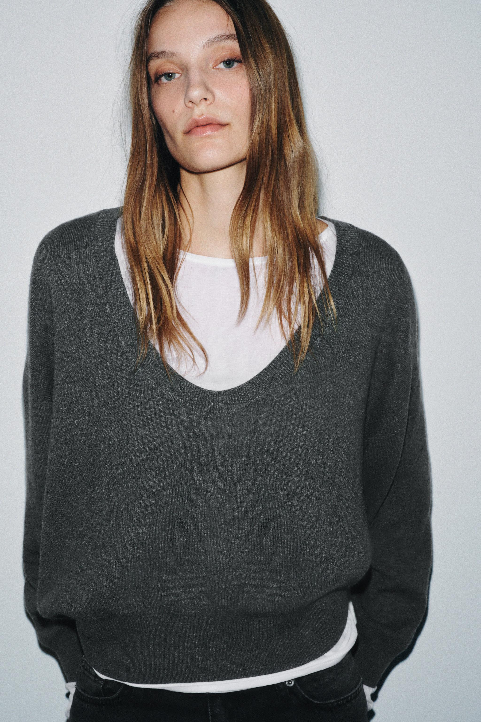 Plain knit jumper with a deep neckline and long sleeves. Ribbed trim. | Zara US