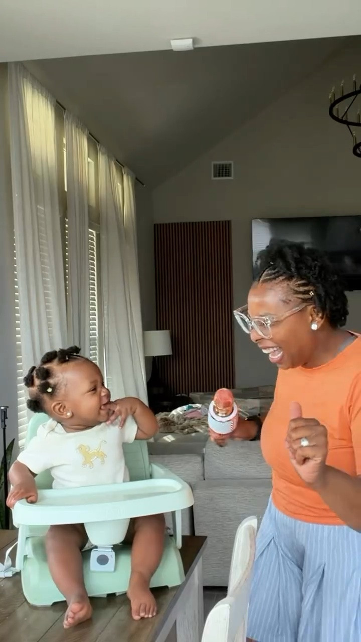 Was the energy matched? 😆
My mom said she turned it into a dance competition because excuse me?? Bahahah, my girl LOVES music and dancing. It’s the cutest thing.

Also, lovee this @chicco.usa portable seat for her. I got it last year at @thepregoexpo 👏🏽🙌🏽