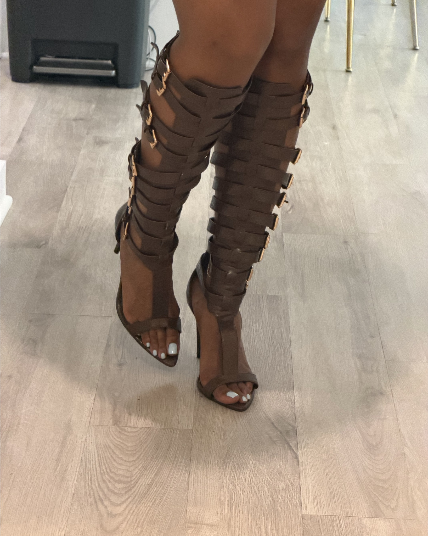 AZALEA WANG CHERELLI BROWN CROC OVER THE KNEE SANDAL 10/10 #ltkshoes #ltksummer #Akira
