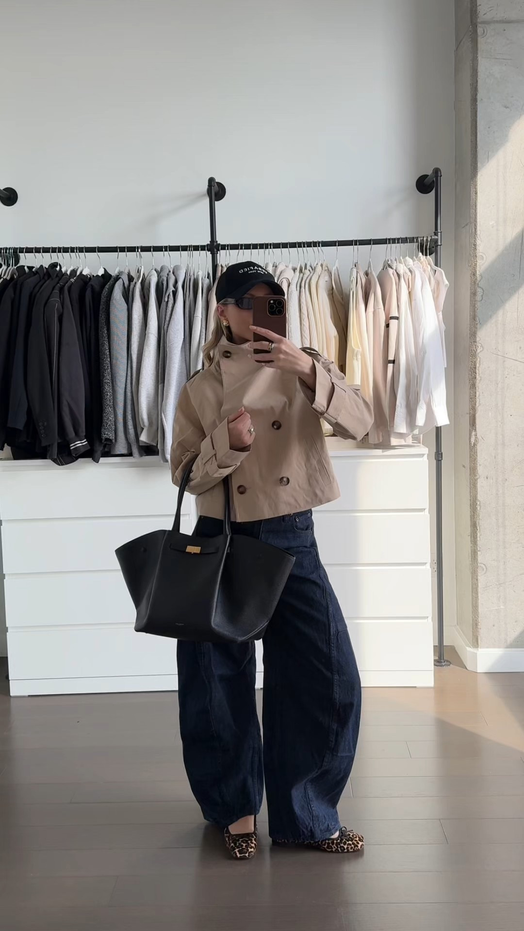 Cropped trench coat & barrel jeans #springtrends #ootd #casualoutfit 

#LTKSpringSale #LTKSeasonal #LTKWatchNow