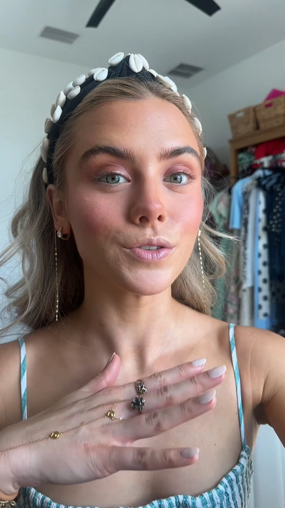 @Decorte shade burgandy gleam. Cult favorite. The bouncy, cream-to-powder dewy glow eye color applies easily for a wet-gloss finish and vivid, buildable color

#LTKBeauty #LTKselfcare #LTKgrwm