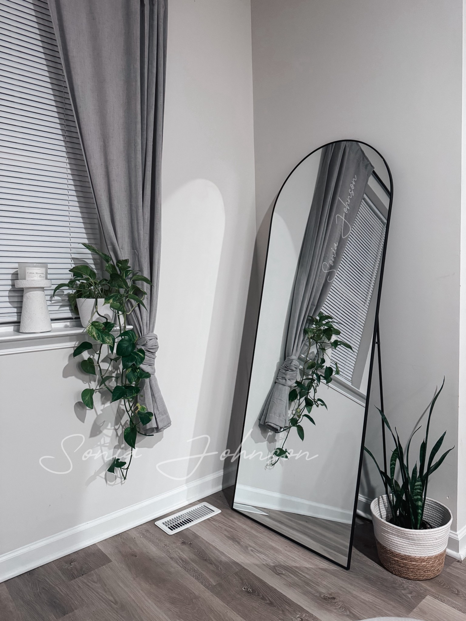 We LOVE our arched mirror!! 

It’s under💲20 at Walmart! 🪞✨ (WAS $44.99)

#HomeDecorInspo
#NeutralDecor
#ModernHomeStyle
#CozyHomeDetails
#SimpleElegantHome

#LTKSpringSale #LTKHome