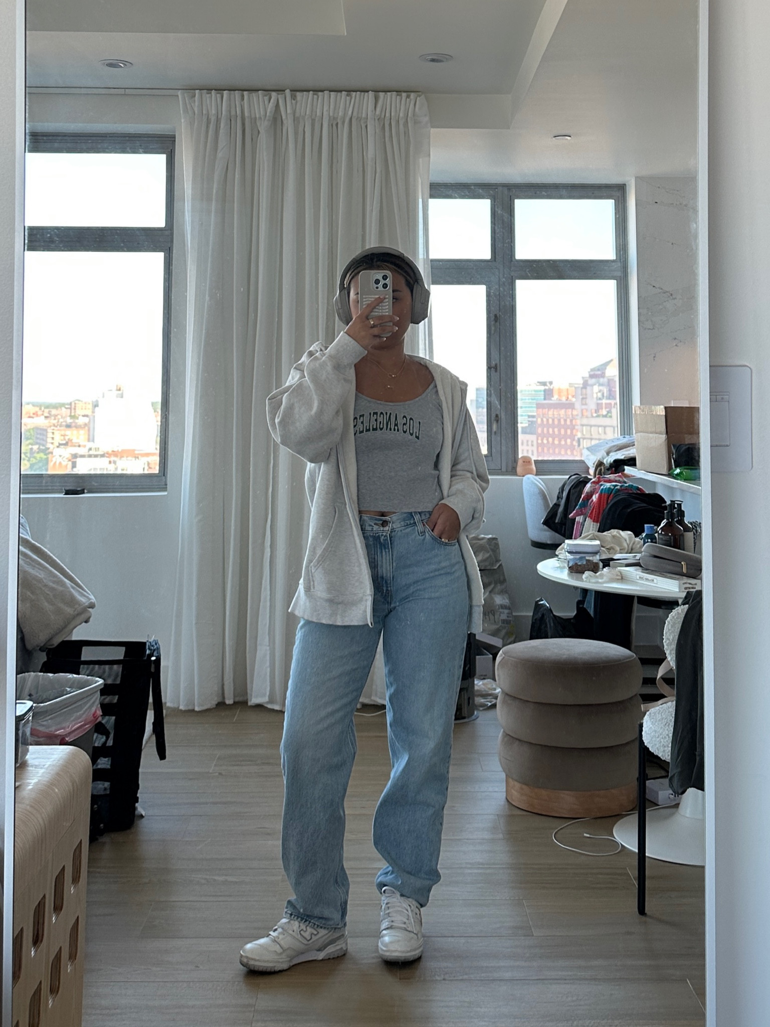 realistic everyday outfit
hoodie is aritzia, similar is linked! 