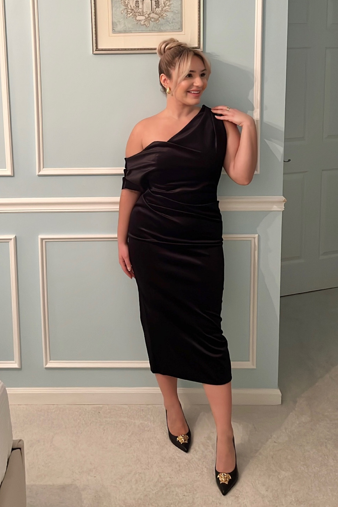 Add this velvet LBD to your wardrobe this winter 

#LTKwedding #LTKfindsunder100 #LTKstyletip
