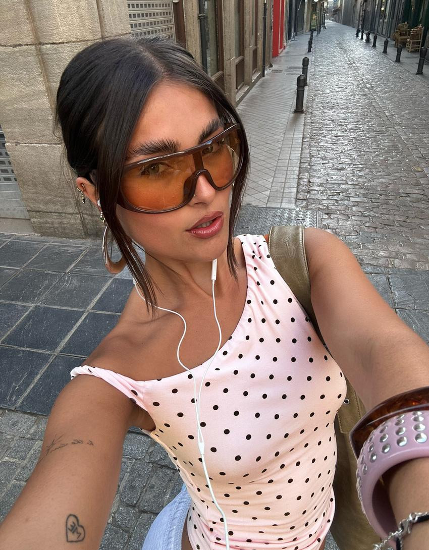 Plastic sunglasses | Bershka UK
