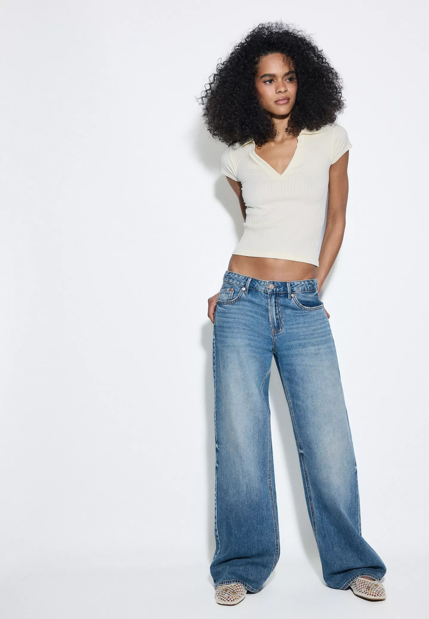 D91 Low wide-leg jeans - Women's fashion | Stradivarius United Kingdom | Stradivarius (UK)