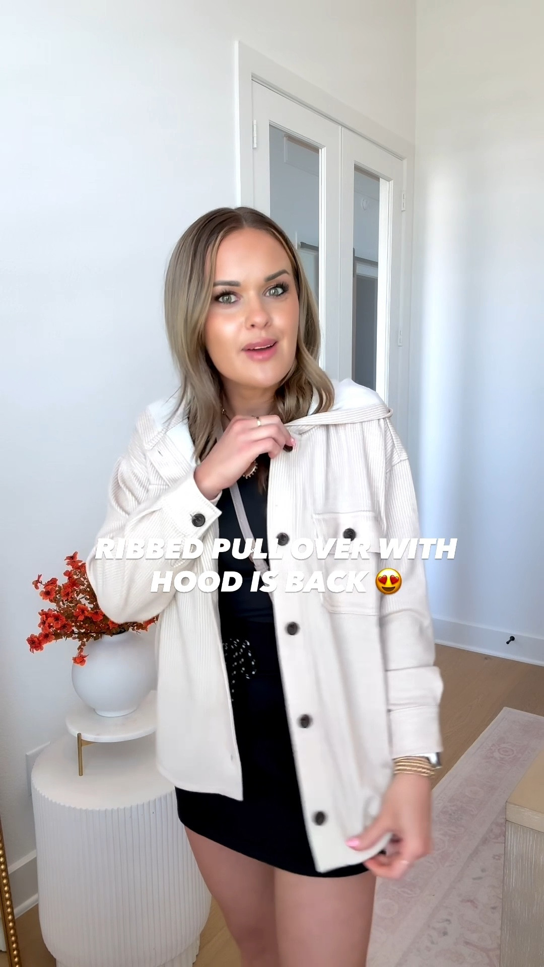 A FAVORITE to throw over leggings to transition into fall! I do size M for a little oversized fit 💕 4 colors, has a cute hood too! 

#WalmartPartner #WalmartFashion @WalmartFashion