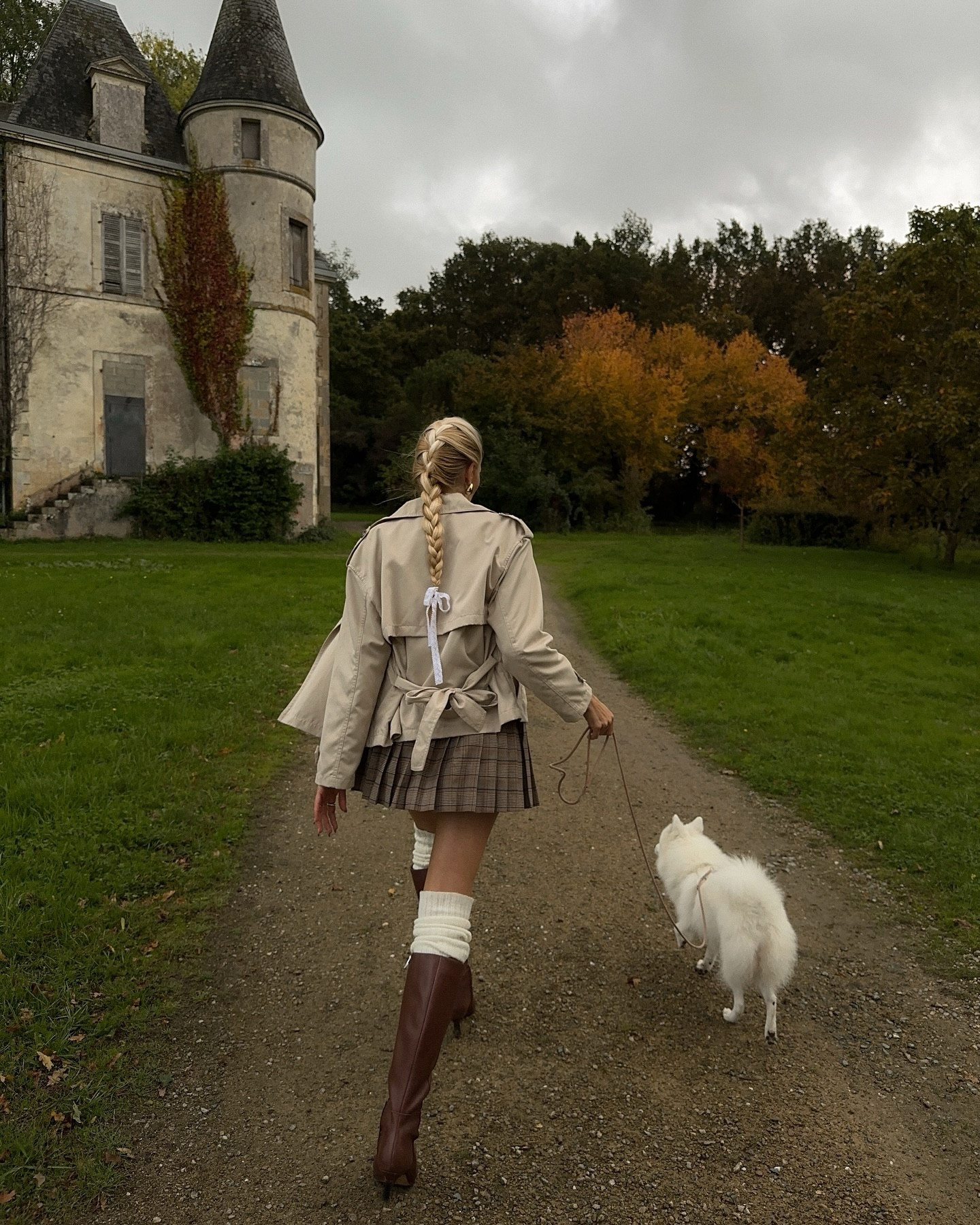 Autumn days in the country with my favorite girl 🐶🍂🖤☁️
.
⁣.
.⁣
.
.
#oldmoney #oldmoneyaesthetic #luxurylifestyle #parisianlifestyle #vintagestyle #parisianaesthetic #pinterestaesthetic #oldmoneyoutfits #classywomen #princesscore #classyoutfits 

Old Money Style, Luxury Lifestyle, Paris Style, Elegant Outfit