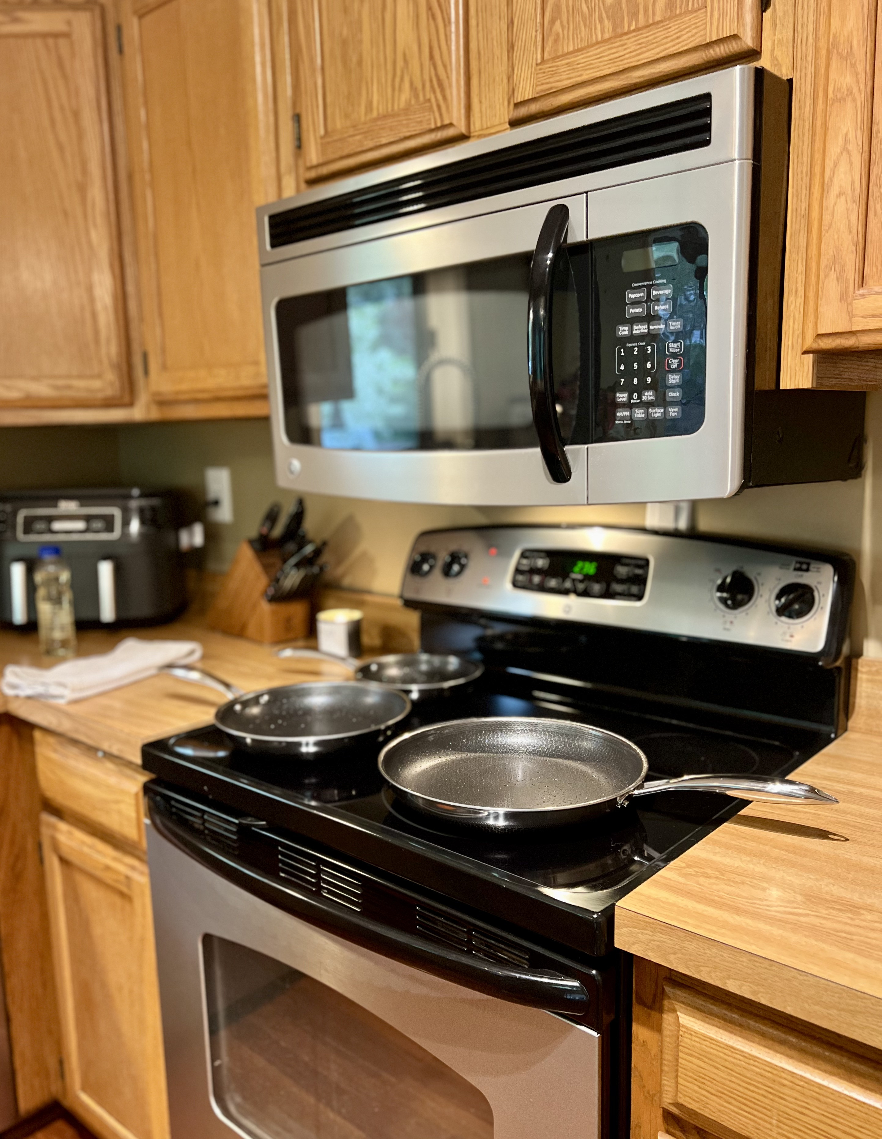 Turn up the heat this Mother's Day with the ultimate kitchen upgrade! 🍳✨ My new Hexclad Hybrid Fry Pan Set and new Eco Modern Apron are not just gifts, they’re a game changer. Featuring a lifetime warranty, free shipping, and a sleek design to make any kitchen sparkle. Plus, catch the Mother's Day Sale and score a 10" wok for FREE! Because the best meals start with the best tools. 💖👩‍🍳 #Hexclad #MothersDaySale 

#LTKhome #LTKsalealert #LTKGiftGuide