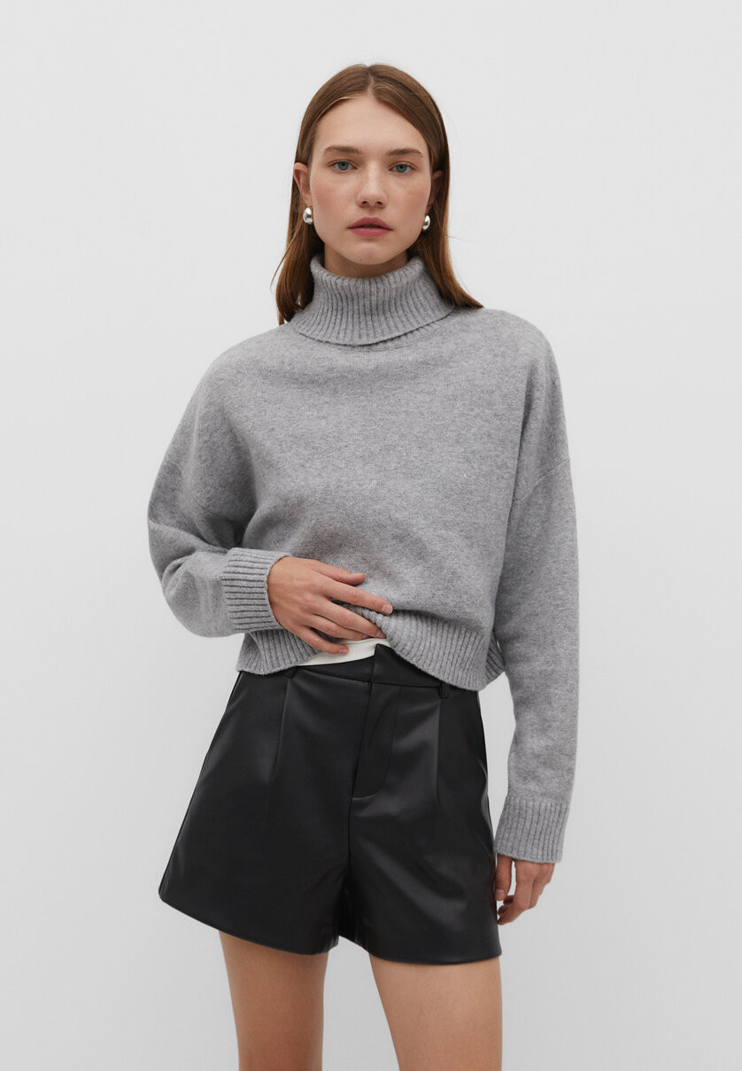Faux leather shorts - Women's fashion | Stradivarius United Kingdom | Stradivarius (UK)