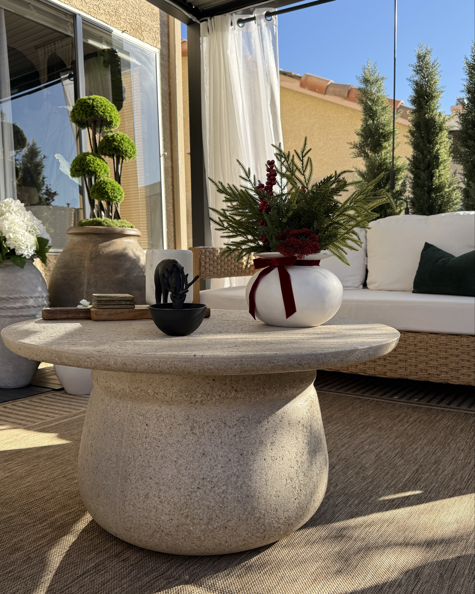 Cozy set de patio 💕 Así decoré mi patio para Navidad 🎄✨ Inspiración para tu hogar 🤍 

#LTKU #LTKHome