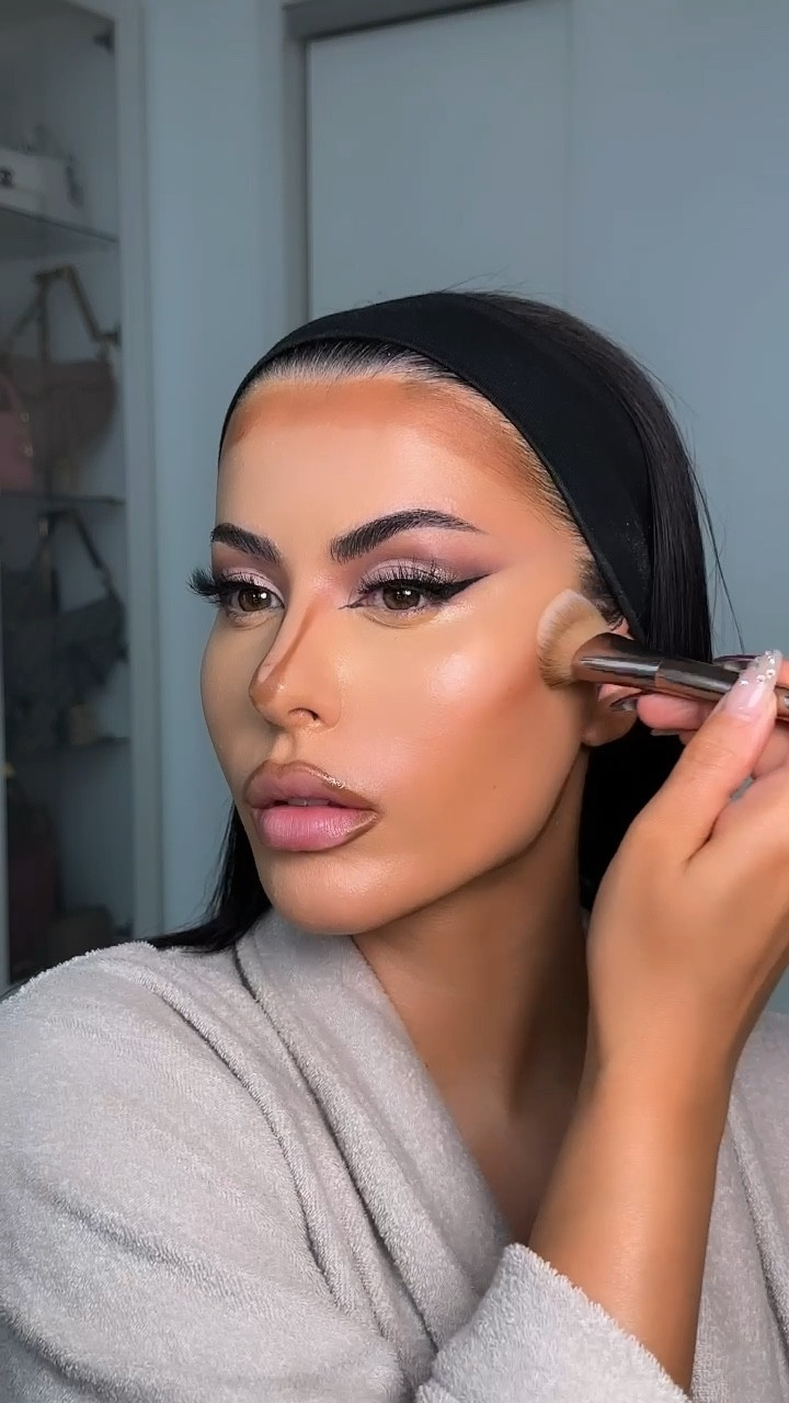 get ready with me, beauty, makeup, makeup routine, glowy skin, makeup by mario palette, pink blush, bronze glam, full face glam, nude lips, too faced blush

#LTKbeauty