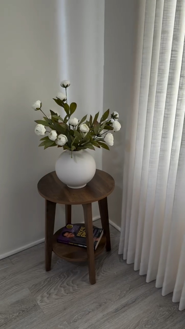 Los pequeños detalles son los que transforman una casa en un hogar .
Esta mesita es prueba de que funcionalidad y diseño pueden ir de la mano.
Perfecta para espacios pequeños y rincones con intención.

Link en bio

#decoration #home #decoration #livingroom #instagram
