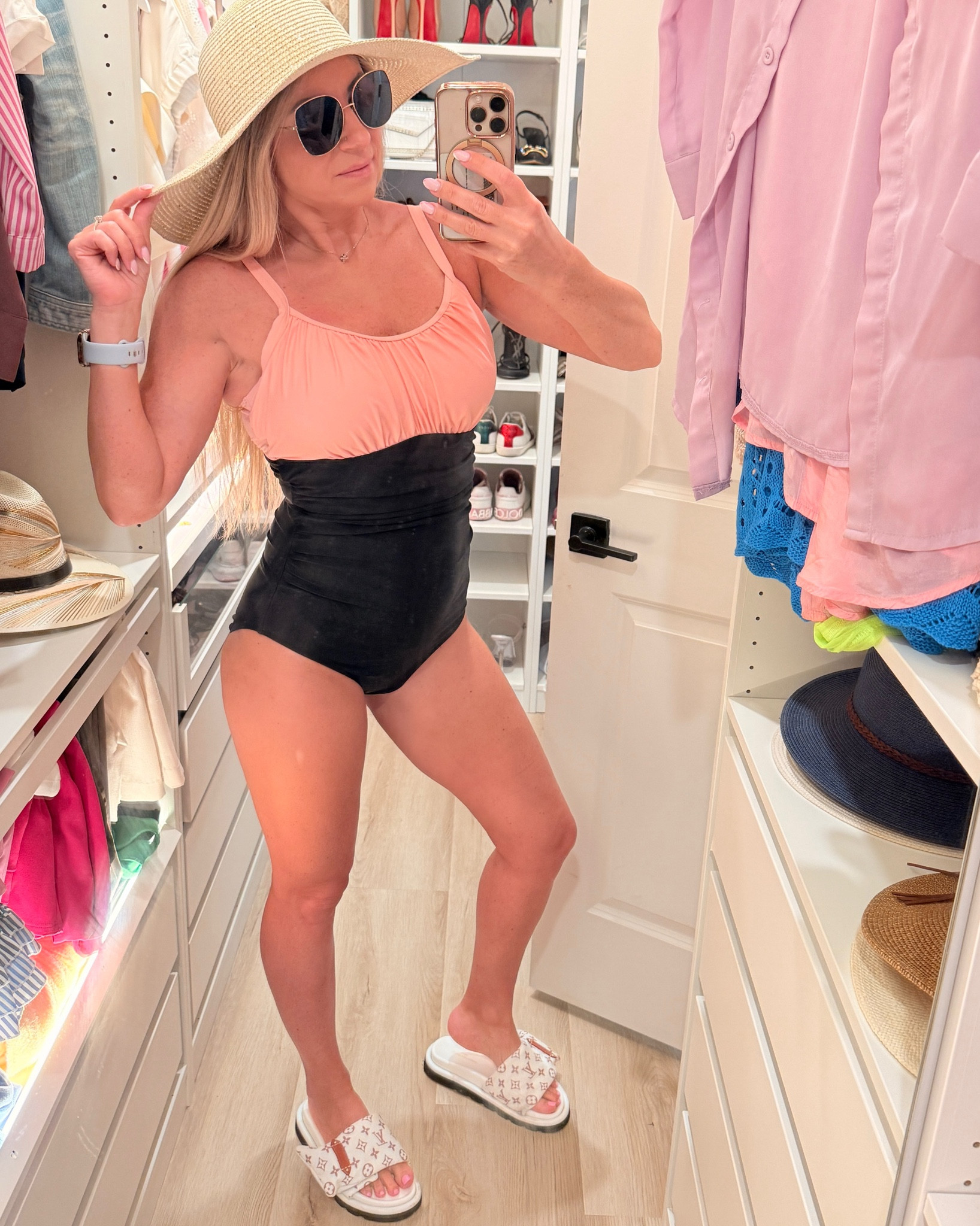 Stylish one punch swimsuit. Very stretchy and has good coverage everywhere! Adjustable straps. Wearing size M. 

#LTKSwim #LTKSeasonal #LTKU