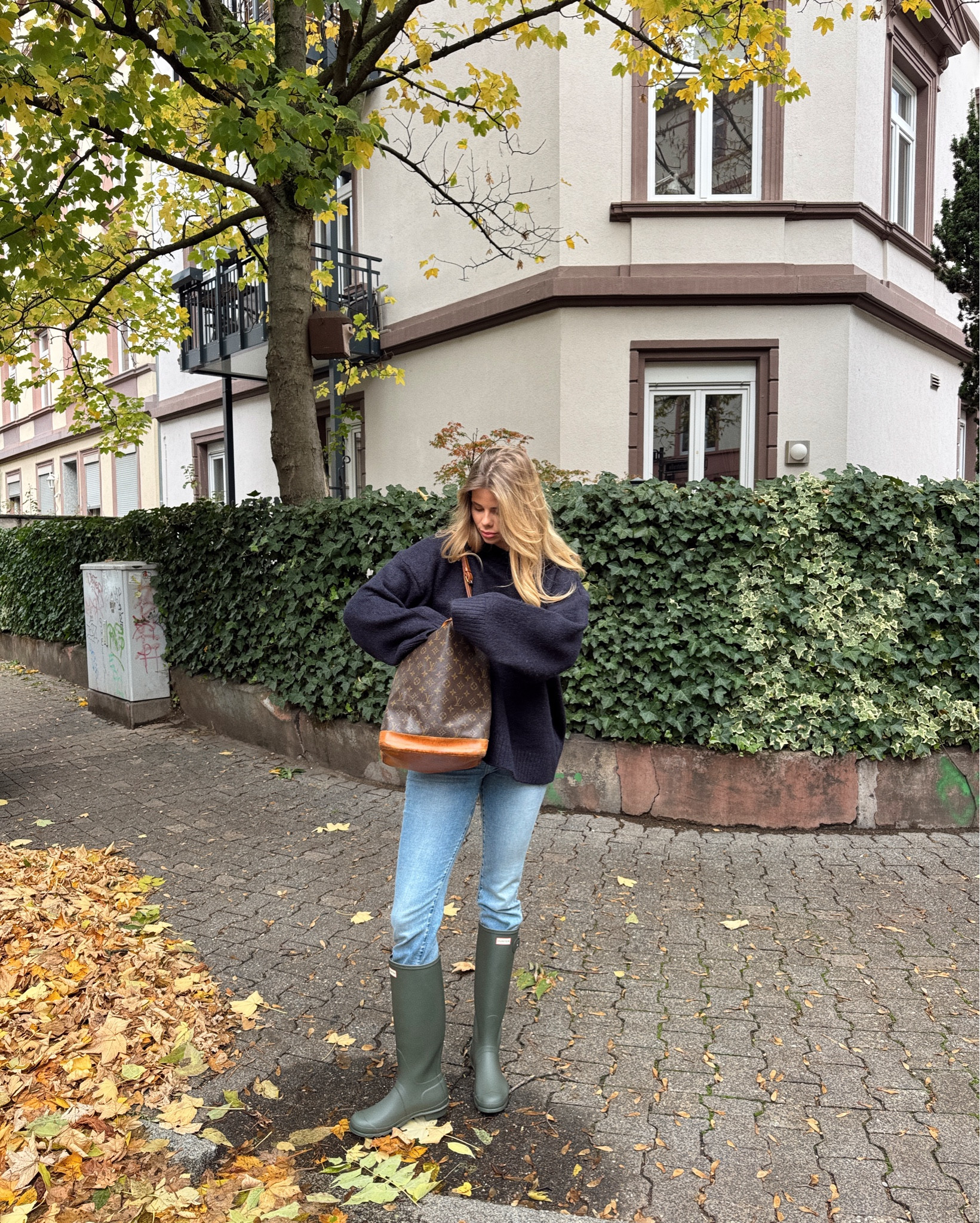My favorite fall outfit this year 🧸👋🏼

#LTKeurope #LTKautumn #LTKjeans