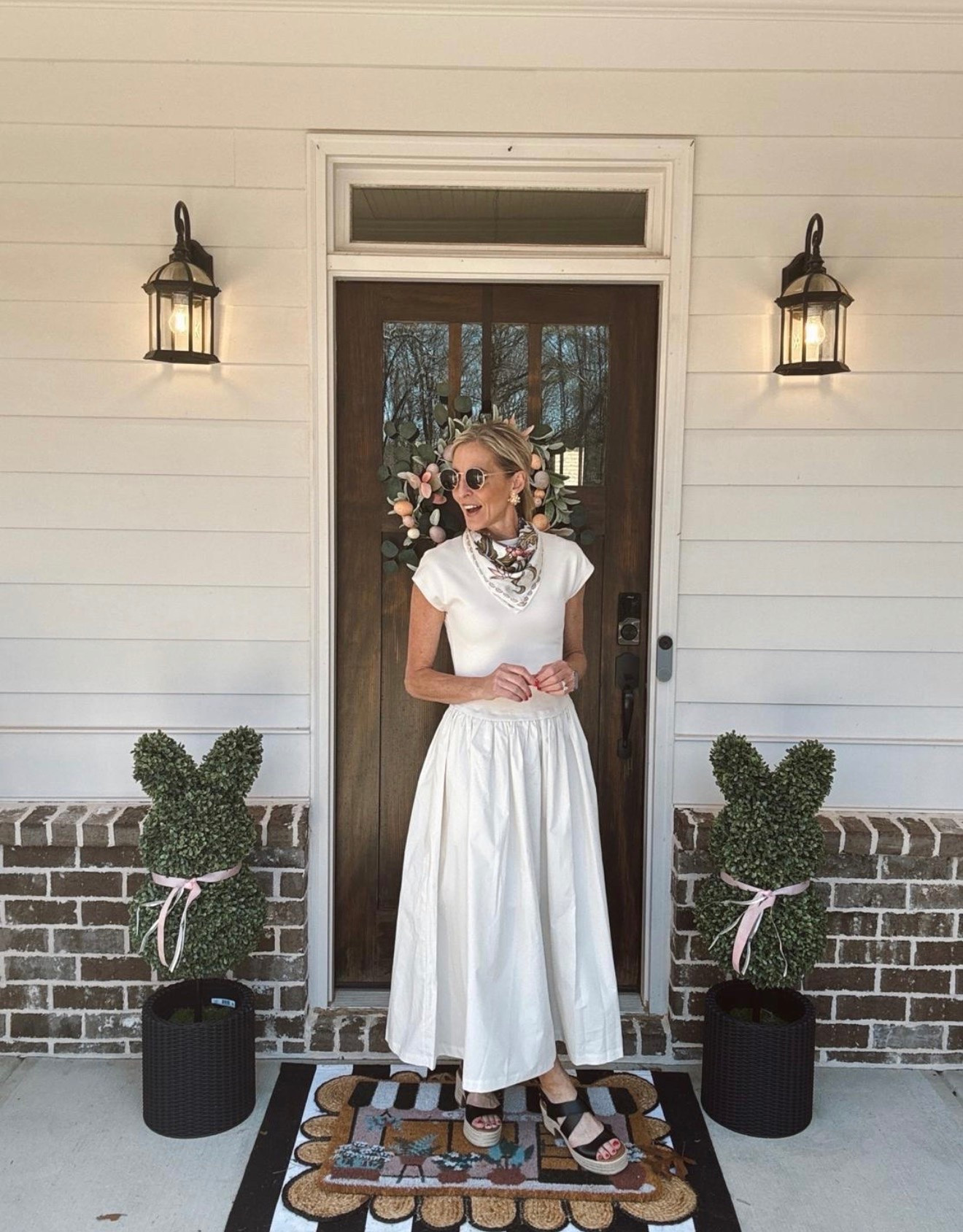 I don’t want you to miss out on these gorgeous beaded bags or this gorgeous maxi dress. I do think both of these will be so great into spring trending now.  XS in dress