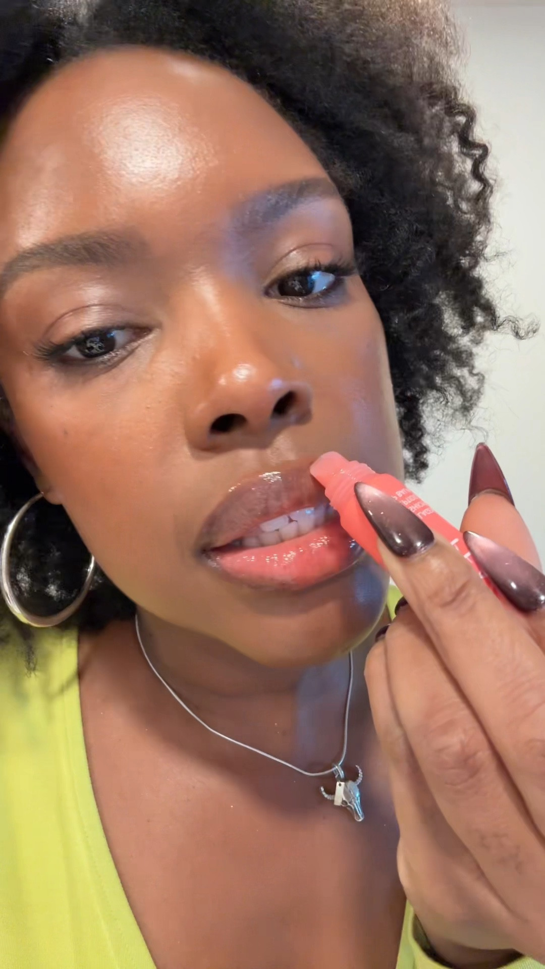 LOVE THIS GLOSS! I'm wearing Peach but i like both! 