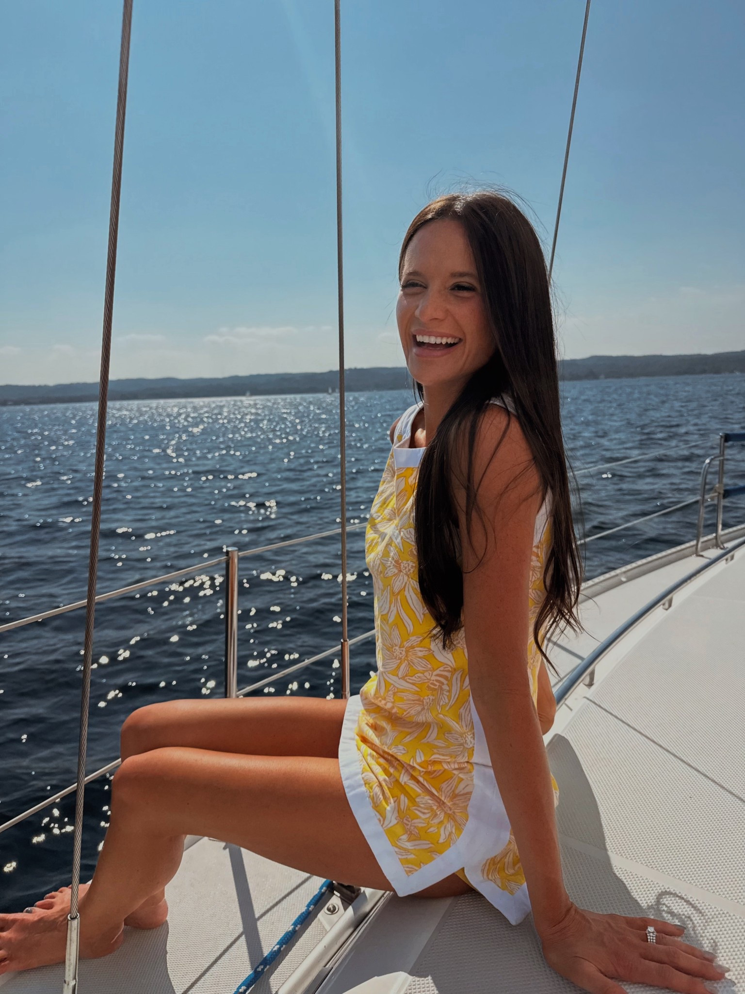 A weekend up north ⛵️🍇🌊 Lilly Pulitzer | summer dress | weekend | shift dress | lake house | travel | vacation | preppy outfit | yellow | brunch | date night | resort wear | Hamptons | work wear | boat | nautical | girly | Sunday | printed dress 