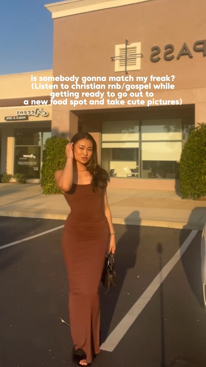 so who’s comin with me next? 🤭 
my creative sisters and brothers, comment your @ if youre a creator that loves the Lord 🤍 
I’m also based in LA ☀️

wearing @nakedwardrobe tank + maxi skirt 🥥