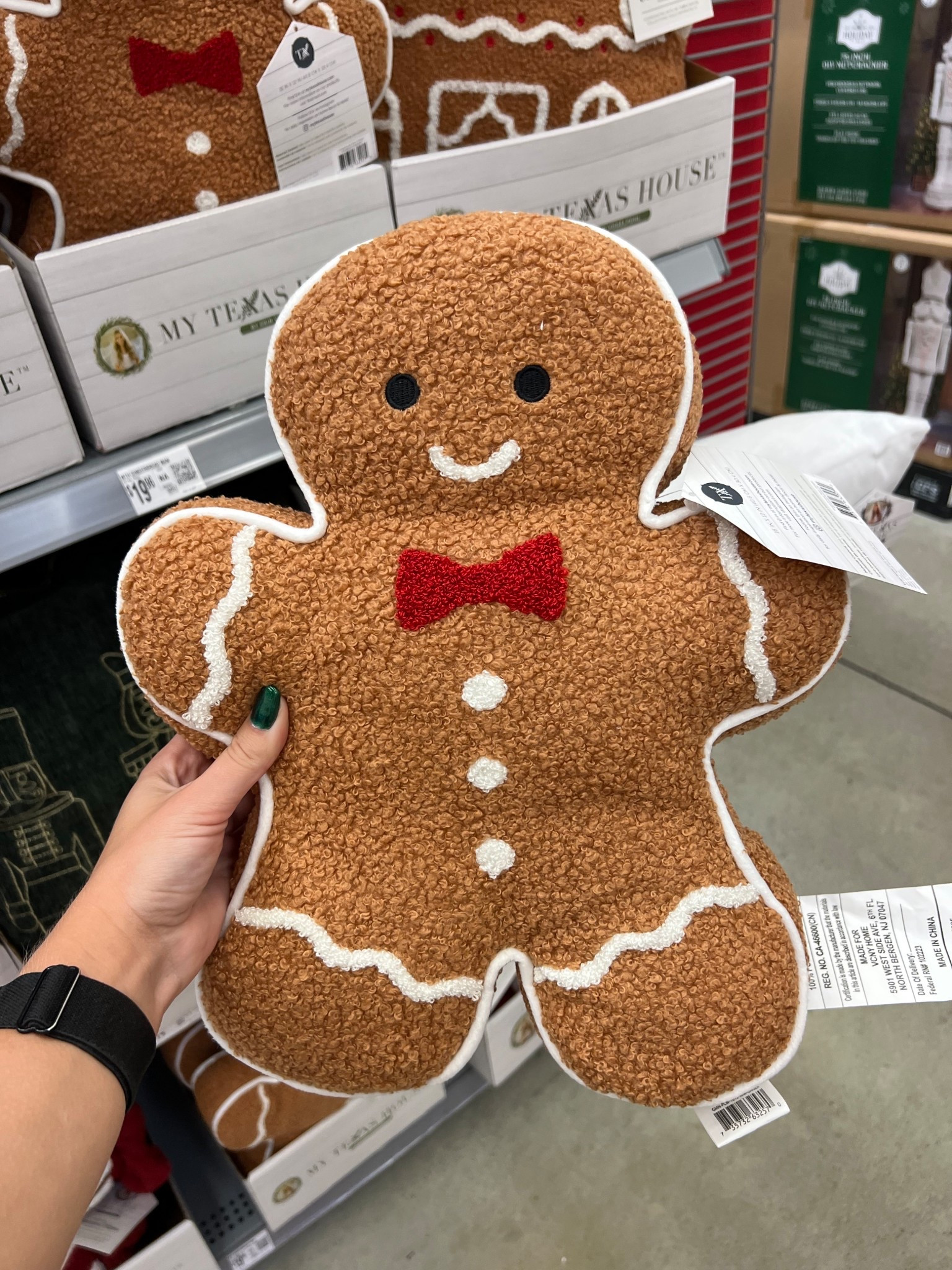 $20 Gingerbread man pillow! 

#LTKSeasonal #LTKHome #LTKFindsUnder50