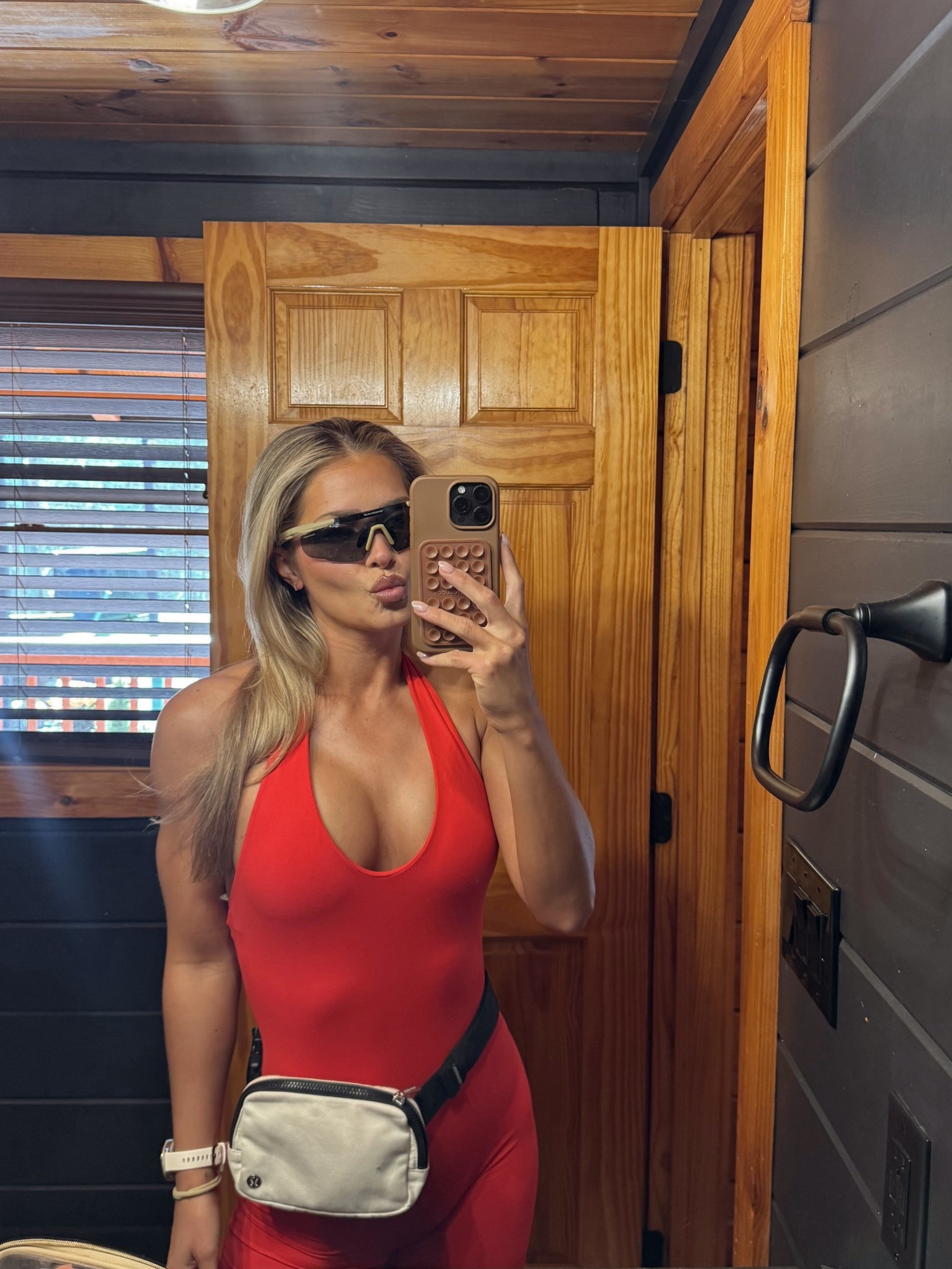 Favorite athletic romper! Size small.

Code SAMC