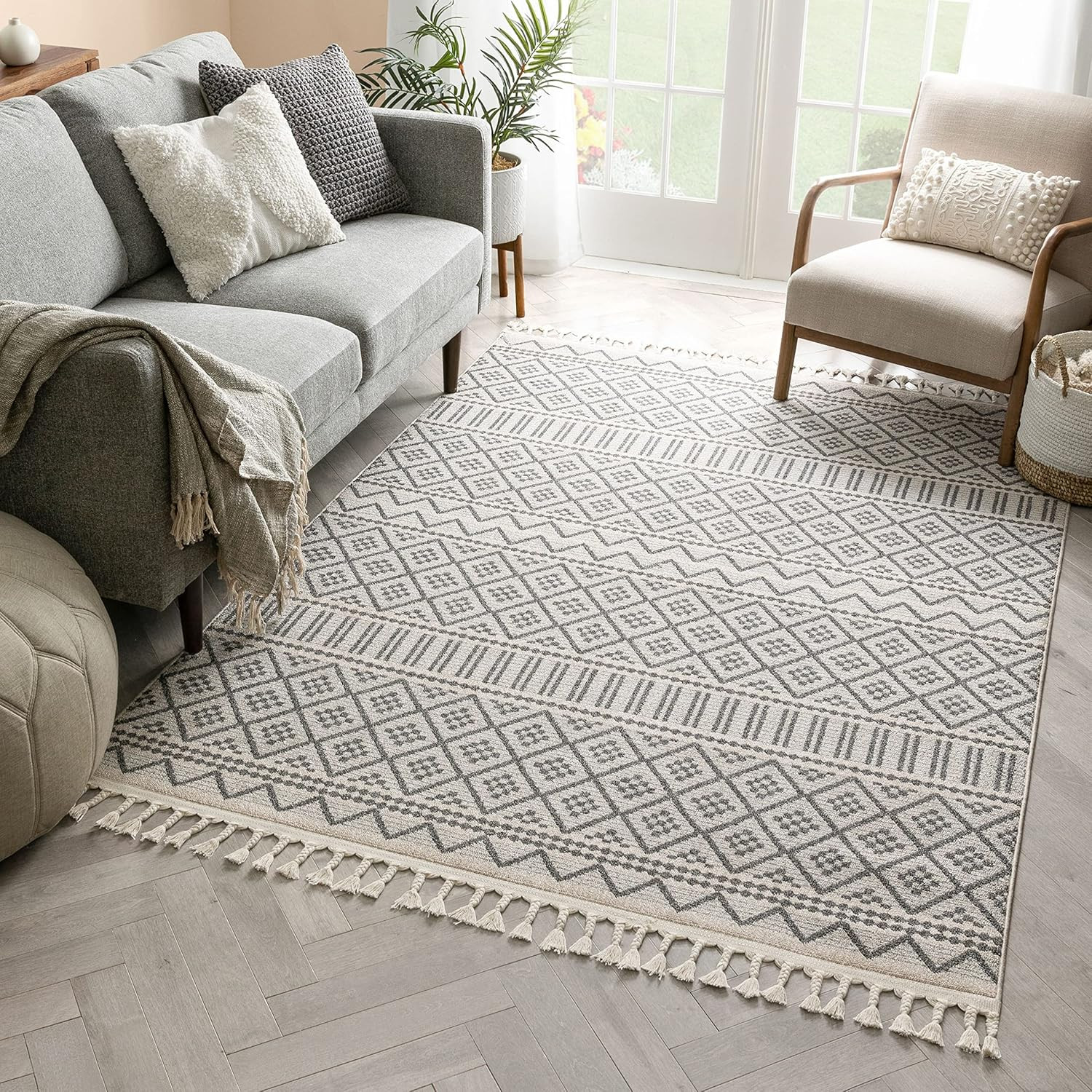 Well Woven Ventova Grey Tribal Geometric Area Rug (5'3" x 7'3") | Amazon (US)