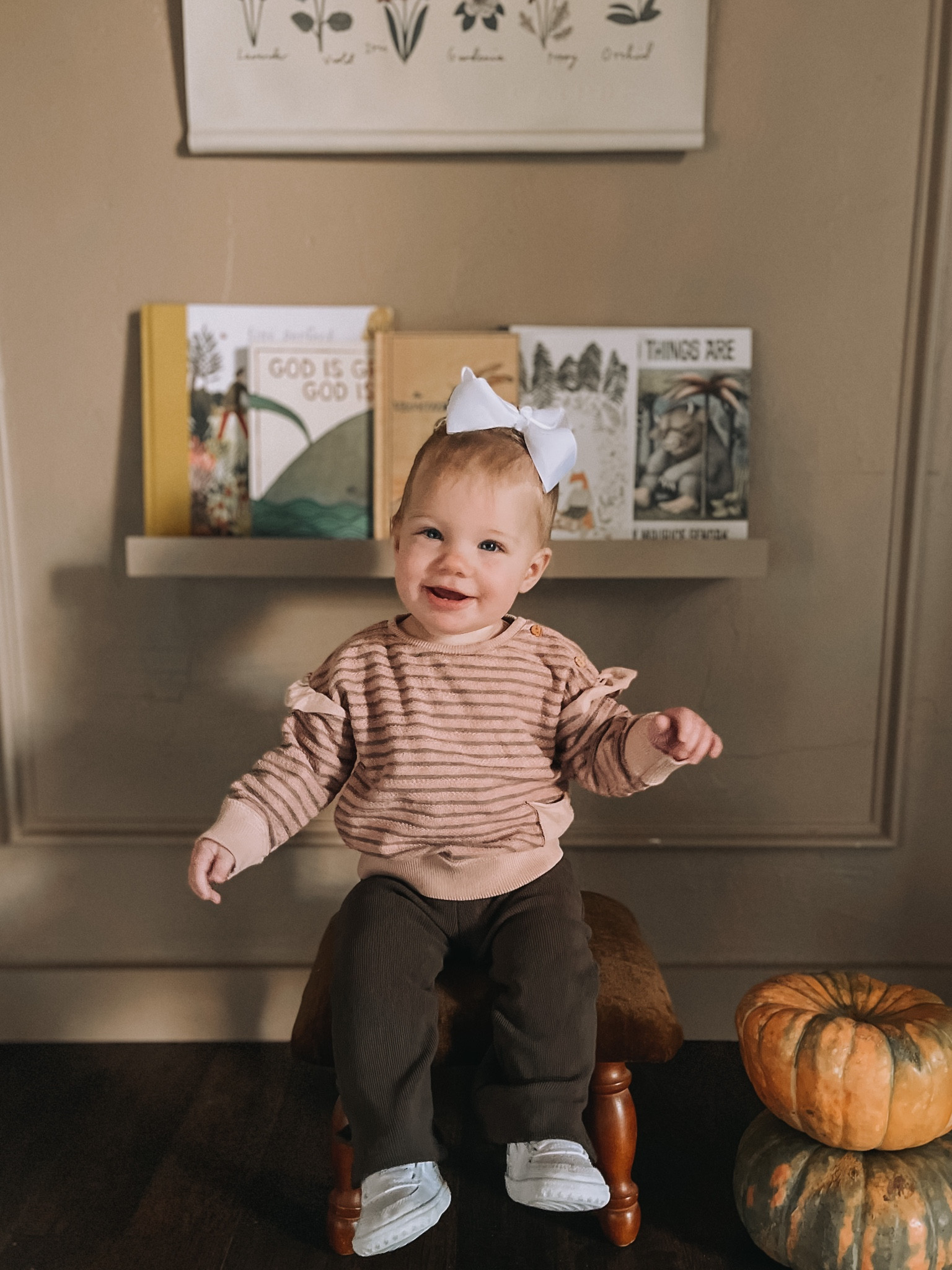 Outfit of the day! Really feeling the fall vibes with her brown flare pants from Zara. Bows from Amazon!
#ootd #toddlerfashion #babyfashion

#LTKkids #LTKbaby #LTKunder50