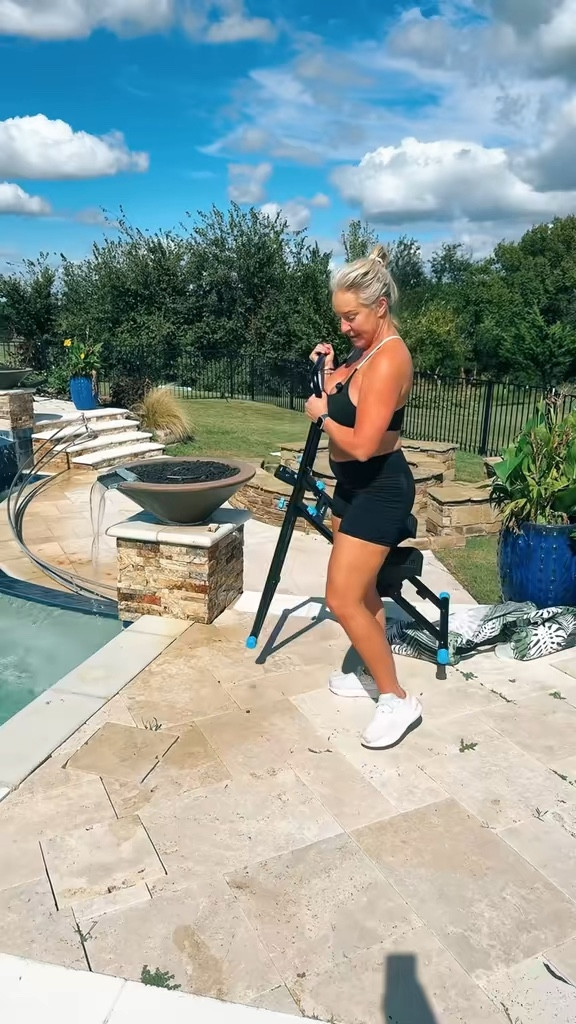 If you want an easy workout a stair stepper is where to find it 

#LTKActive #LTKfitnessgoals #LTKmorningroutine