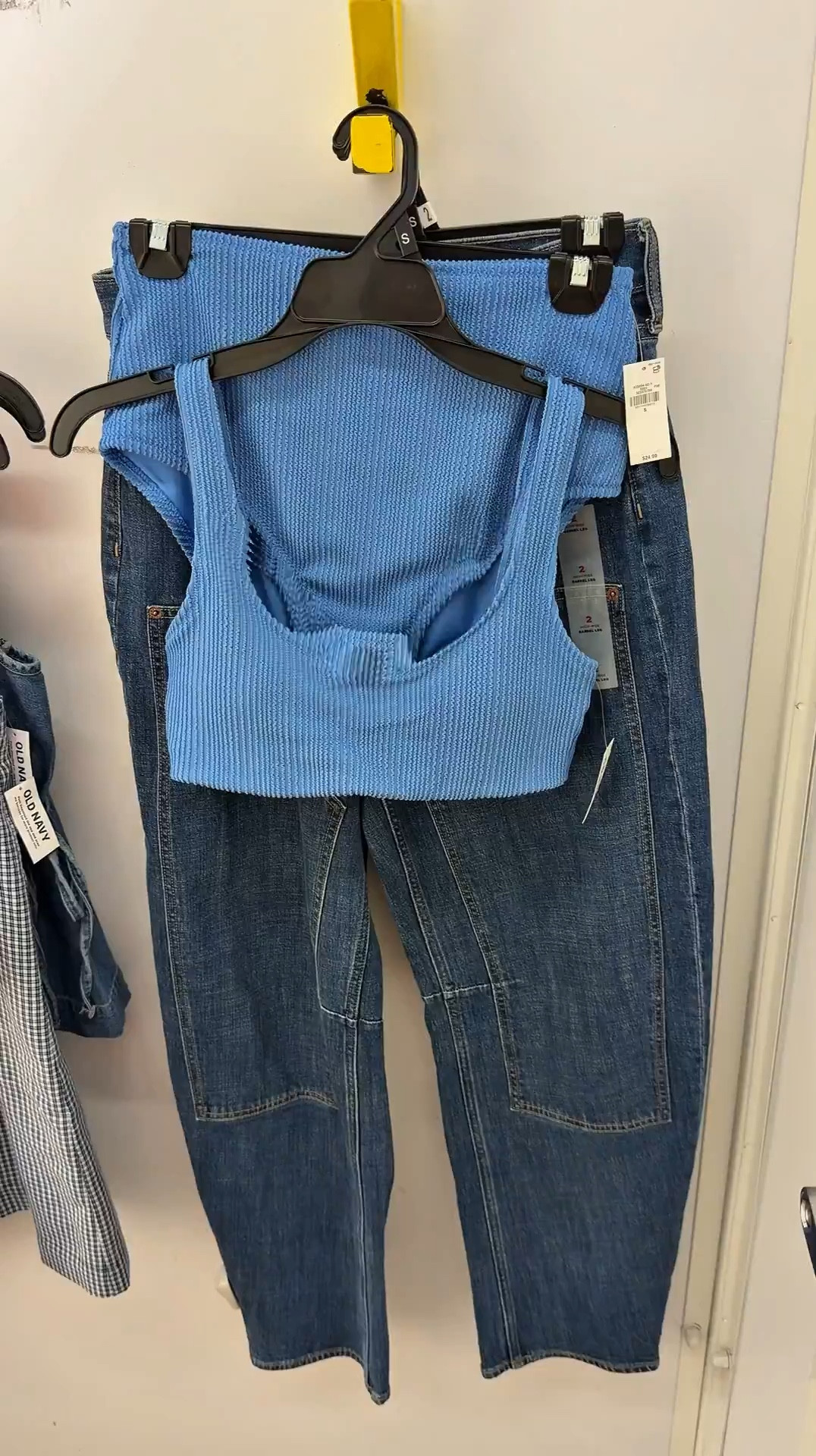 A very unhinged try-on haul, starring my toddler and a very questionable mirror 😂  

✔️ chaos in the background  
✔️ smudged mirror (we’re ignoring it)  
✔️ me doing my best  

But somehow… these Old Navy pieces still delivered 👀  
linen dress ✔️  
orange summer blouse ✔️  
western barrel jeans ✔️  
two-piece bikini ✔️  
lounge shorts set ✔️  
overalls ✔️  

Proof you can find cute pieces even in full chaos 🤍  
#oldnavycreator 


#LTKSaleAlert #LTKootd