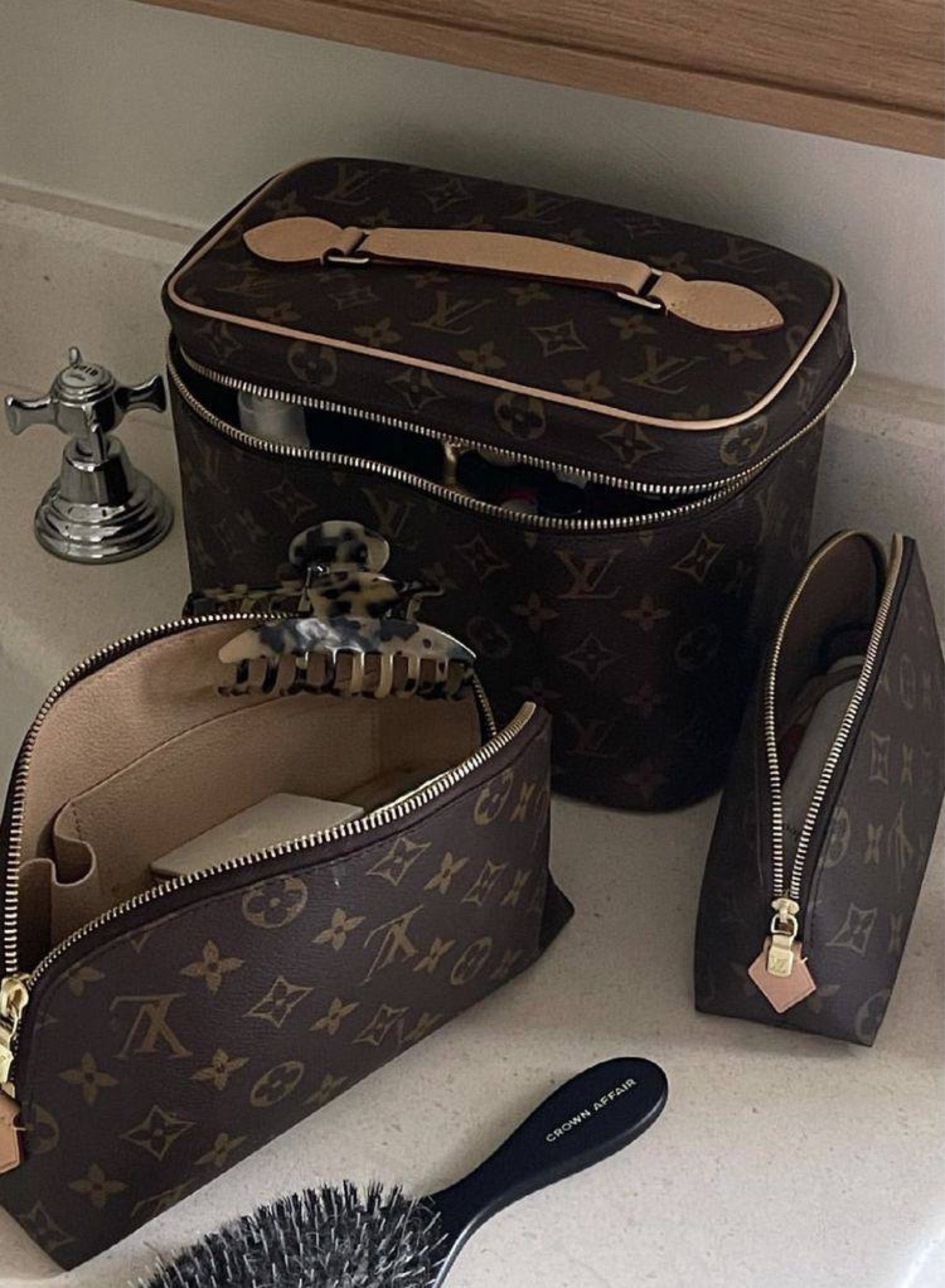 lv make up pouch