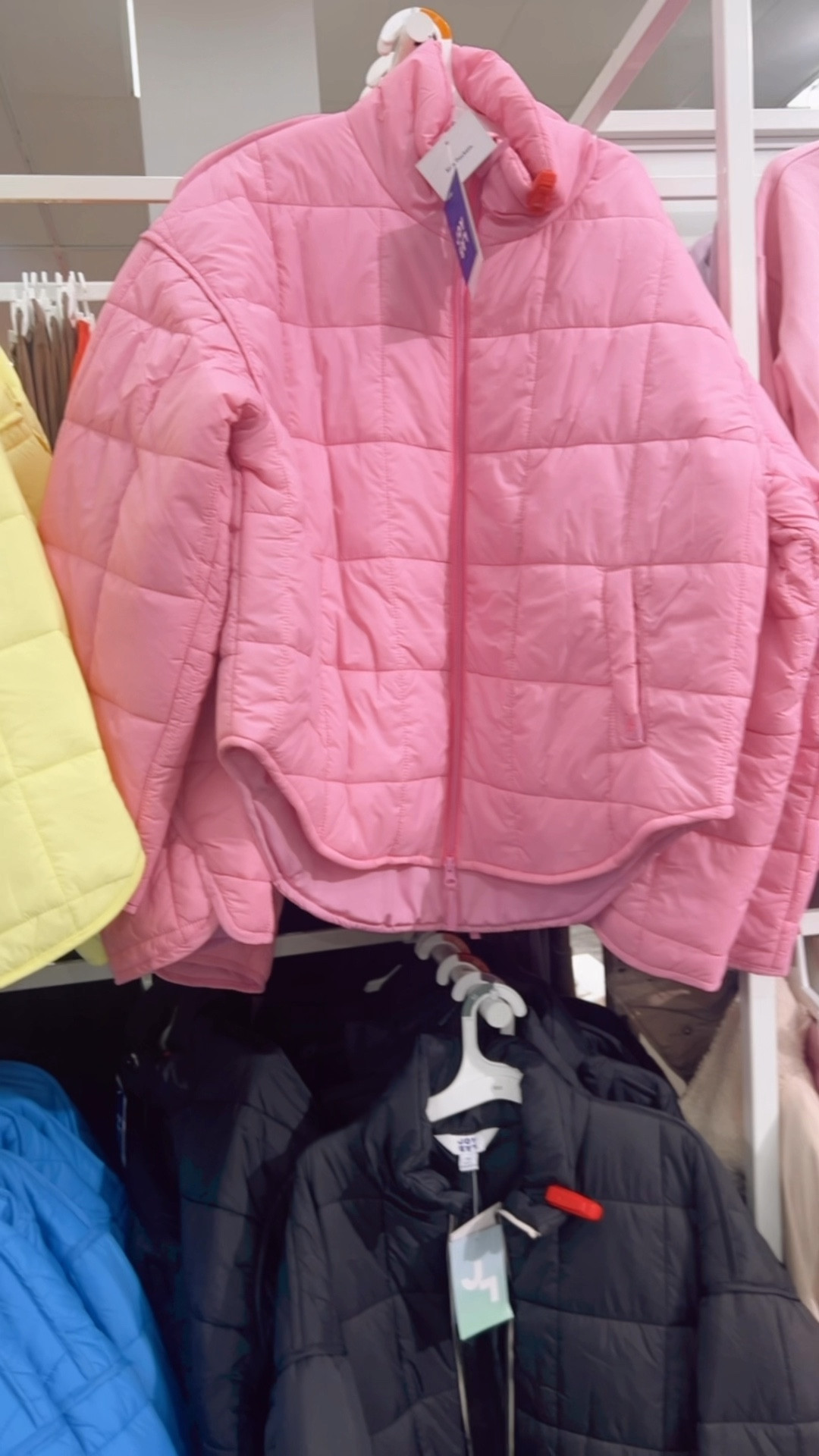 FP Puffer Dupe ✨
… ngl, kinda want this in every color (starting with pink, obviously!). A very cute puffer at a very cute price point!