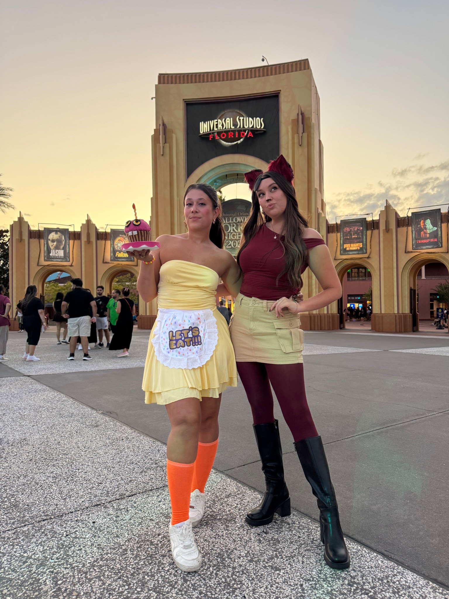 Five nights at Freddy’s Chica and Foxy outfit inspo for Halloween Horror Nights