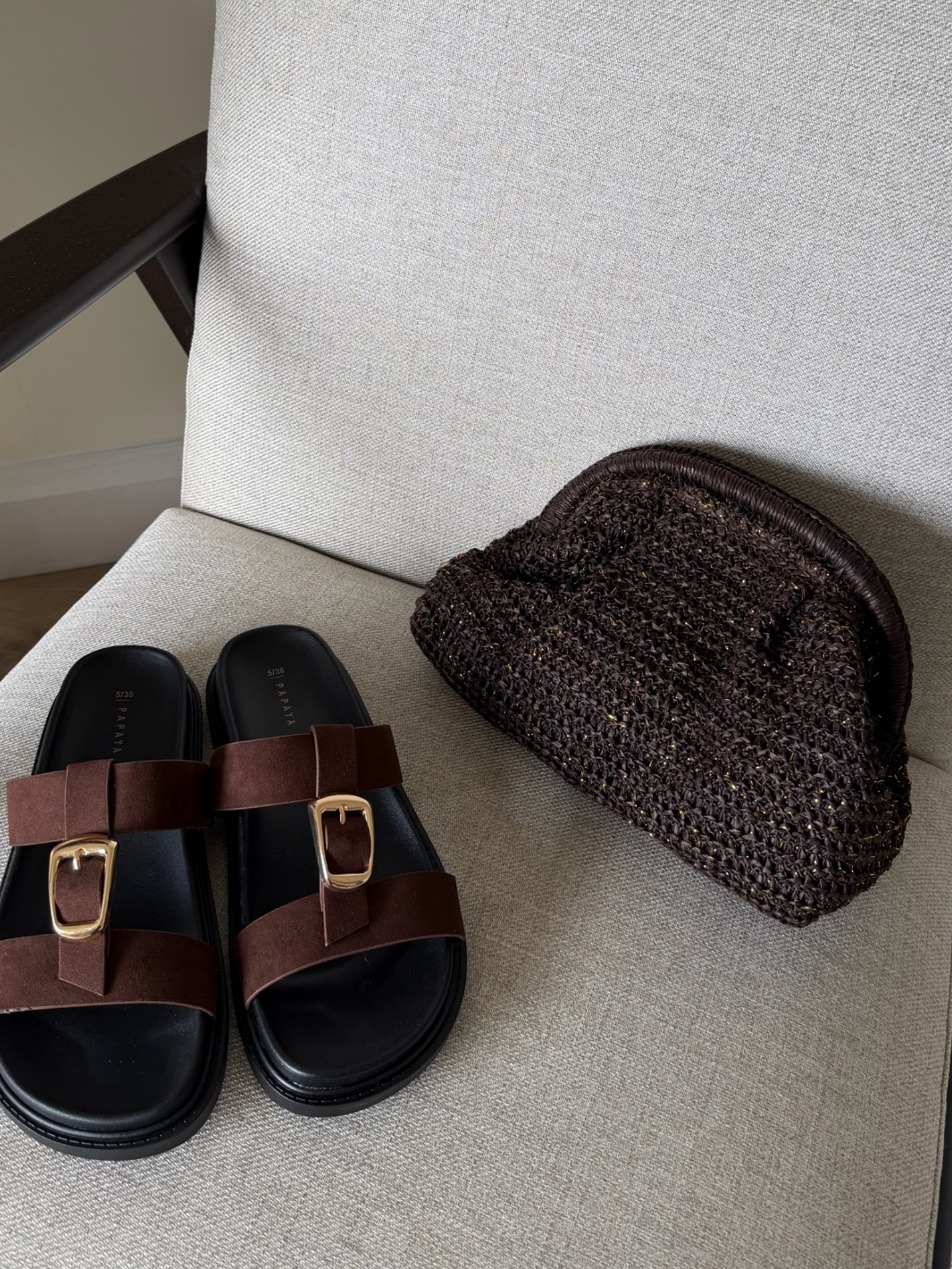Brown sandals & brown raffia bag


AD. @Matalan