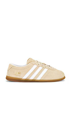 adidas Originals Gazelle Lo Pro in Sand Strata, Footwear White & Gum 3 from Revolve.com | Revolve Clothing (Global)