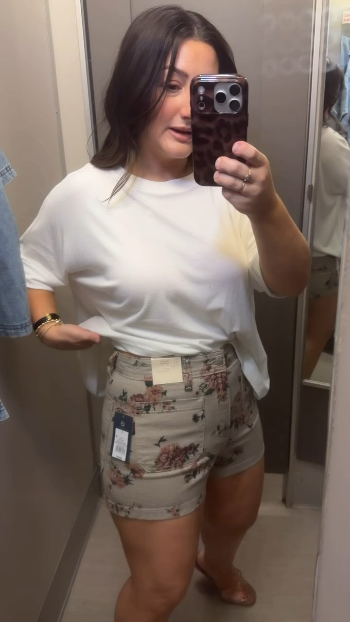 Love these floral print shorts!!
I’m wearing a size 6 and they’re snug so I’ll size up! 

5’0” 140lbs

#LTKPetite #LTKTravel #LTKdayinmylife